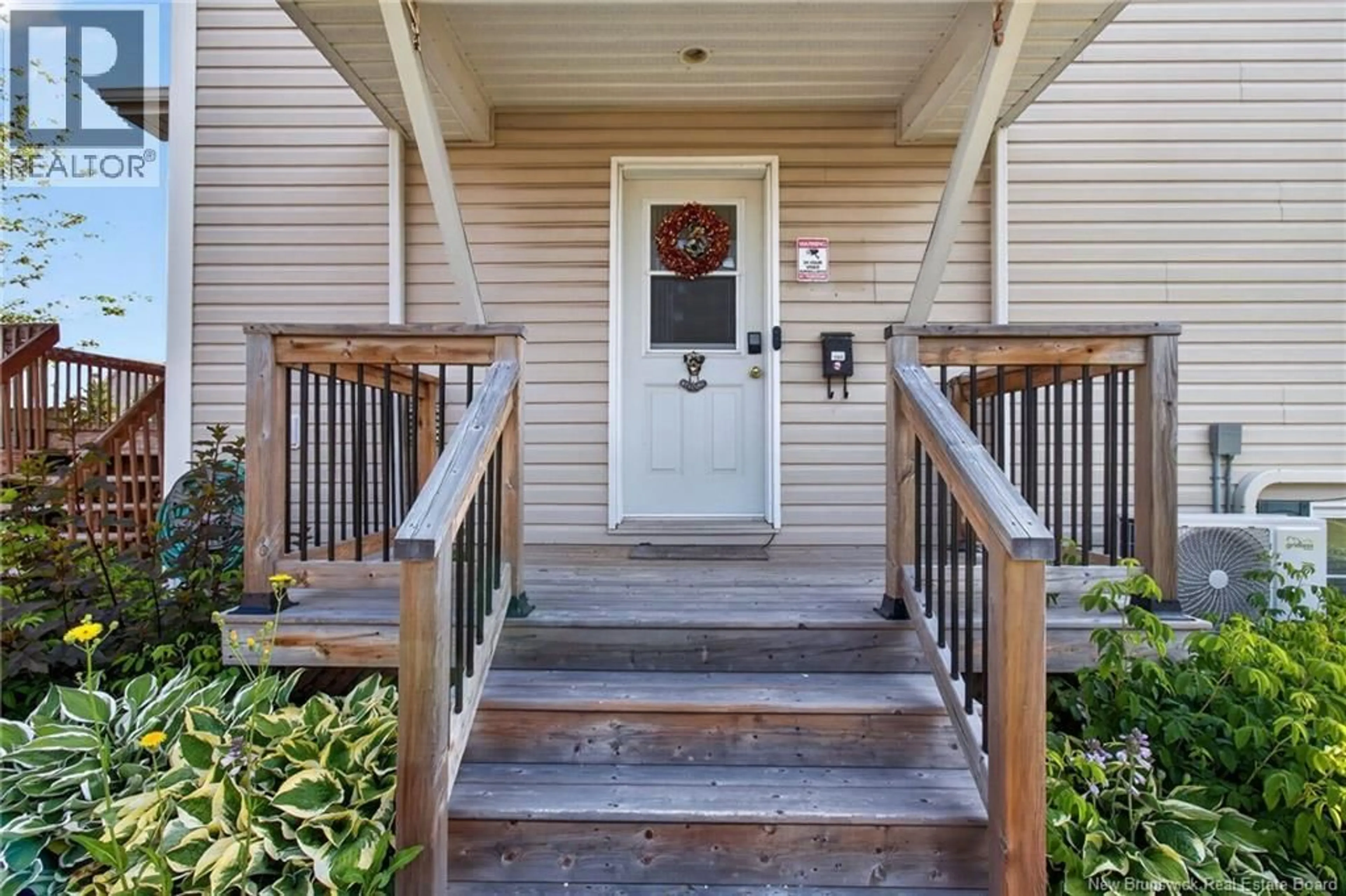 Indoor entryway for 205 LONSDALE DRIVE, Moncton New Brunswick E1G5G4