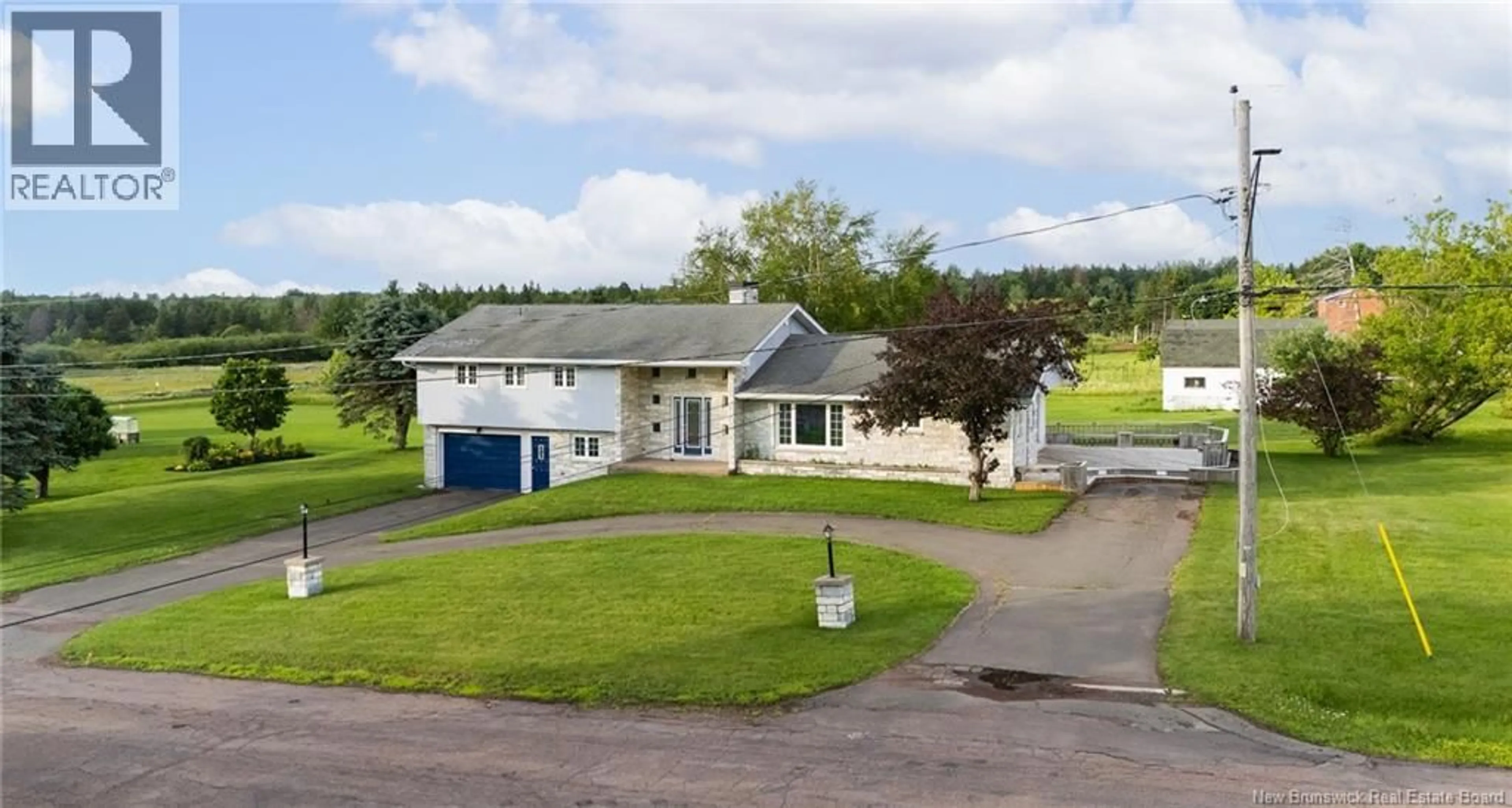 A pic from outside/outdoor area/front of a property/back of a property/a pic from drone, unknown for 15 RUE GERTRUDE, Cap-Pelé New Brunswick E4N1V4