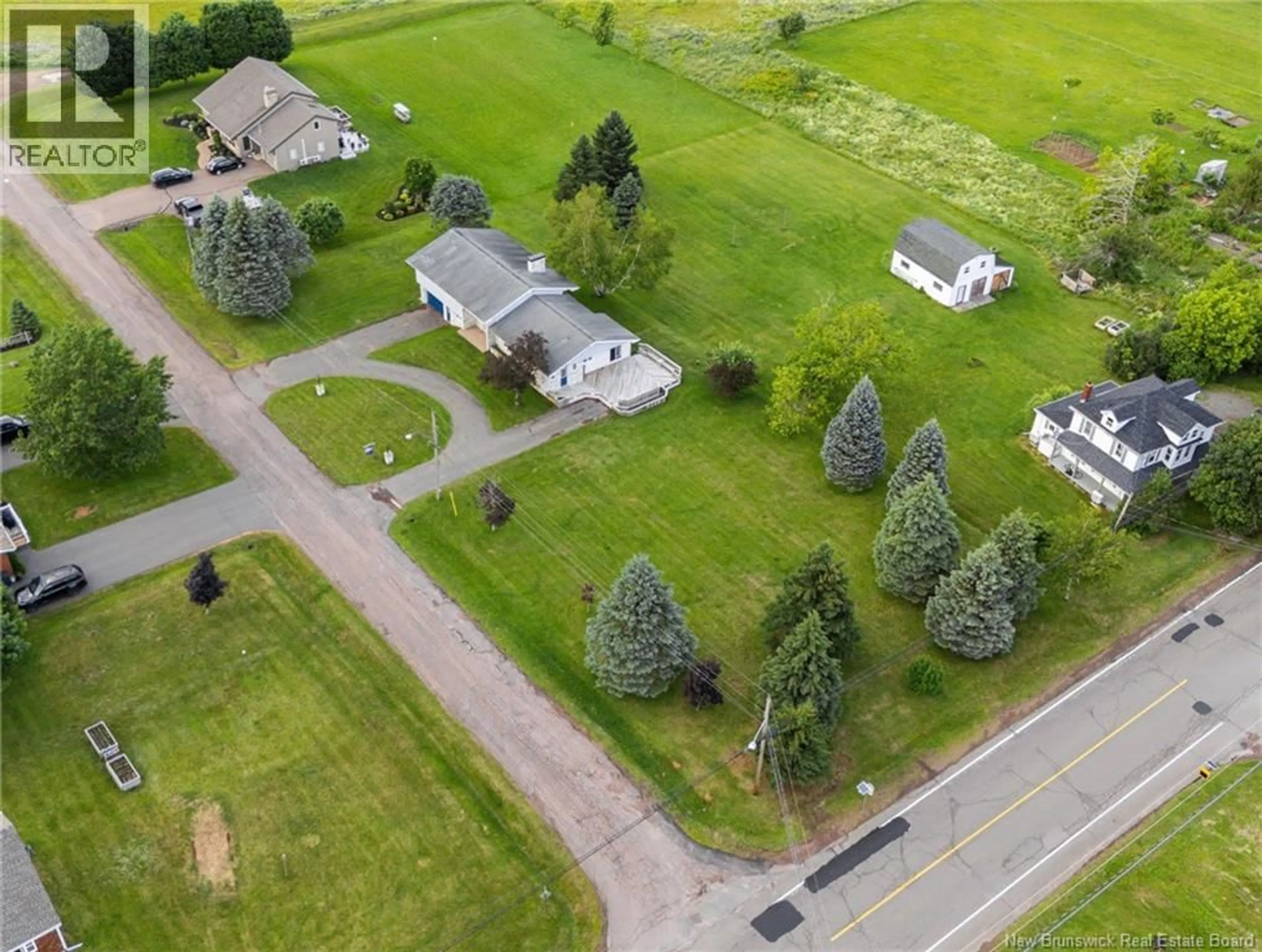 A pic from outside/outdoor area/front of a property/back of a property/a pic from drone, unknown for 15 RUE GERTRUDE, Cap-Pelé New Brunswick E4N1V4