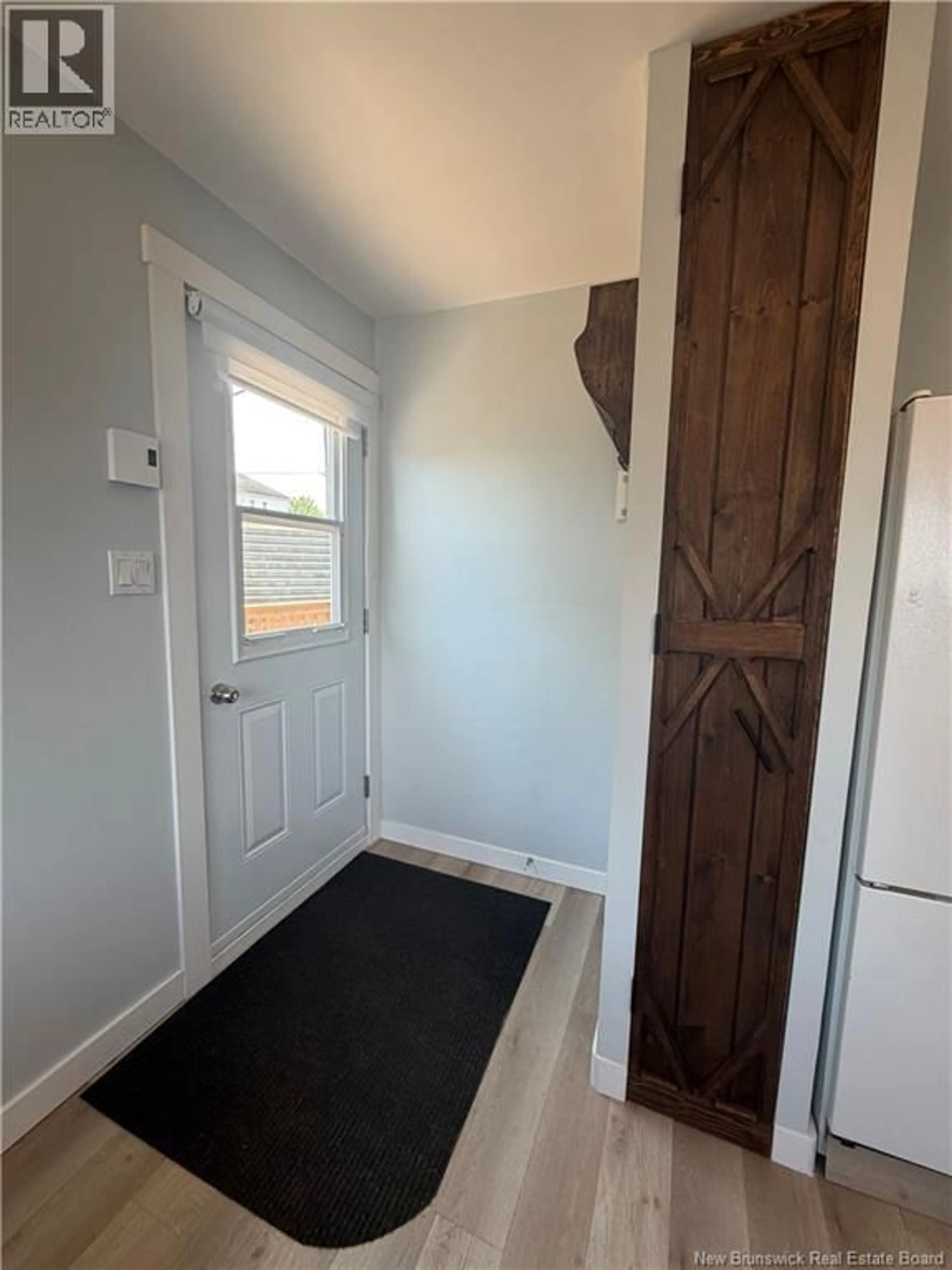Indoor entryway for 329 VICTORIA STREET, Dalhousie New Brunswick E8C2T7