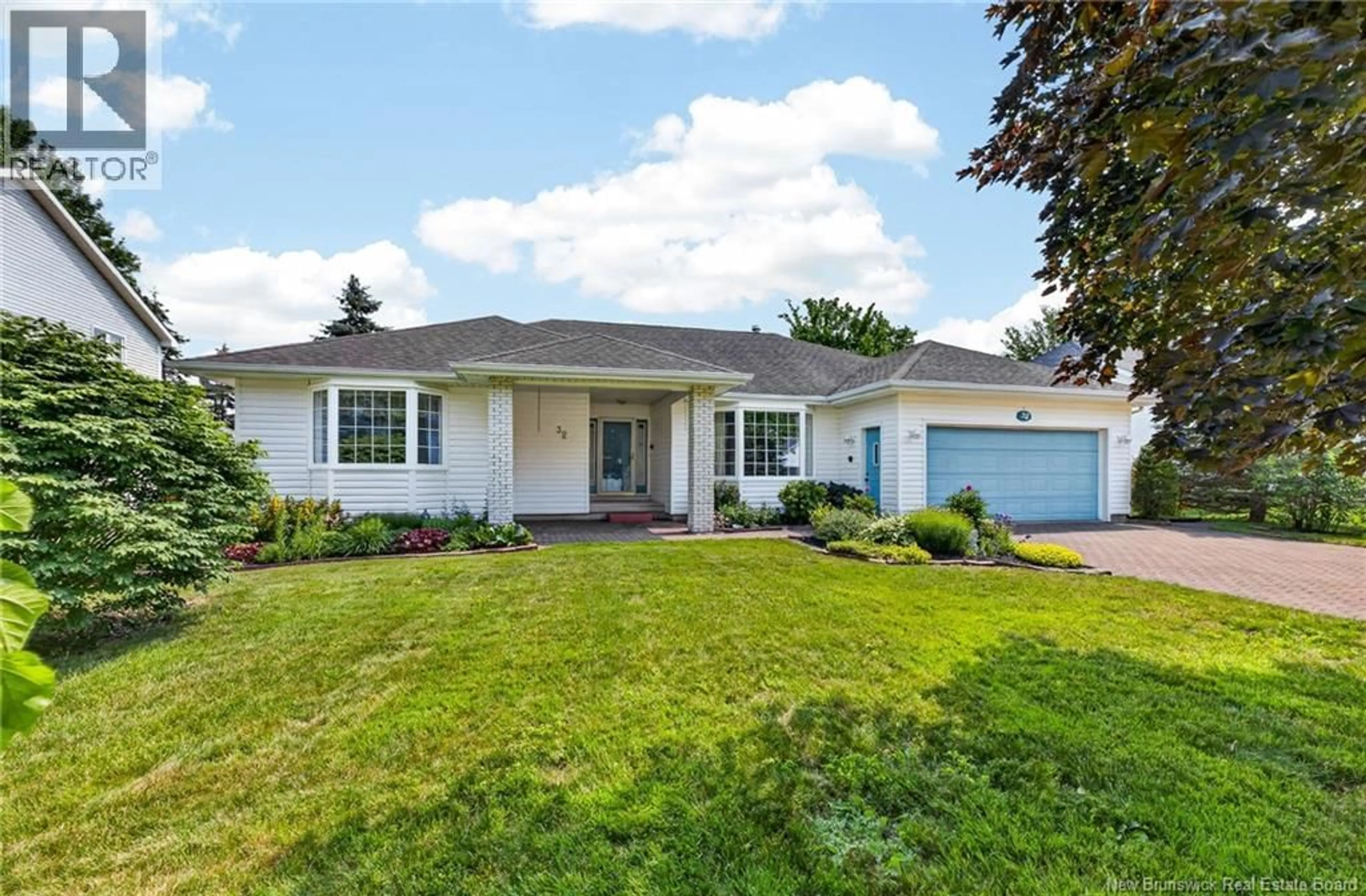 Home with vinyl exterior material, street for 32 DRIFTWOOD, Moncton New Brunswick E1G2G1