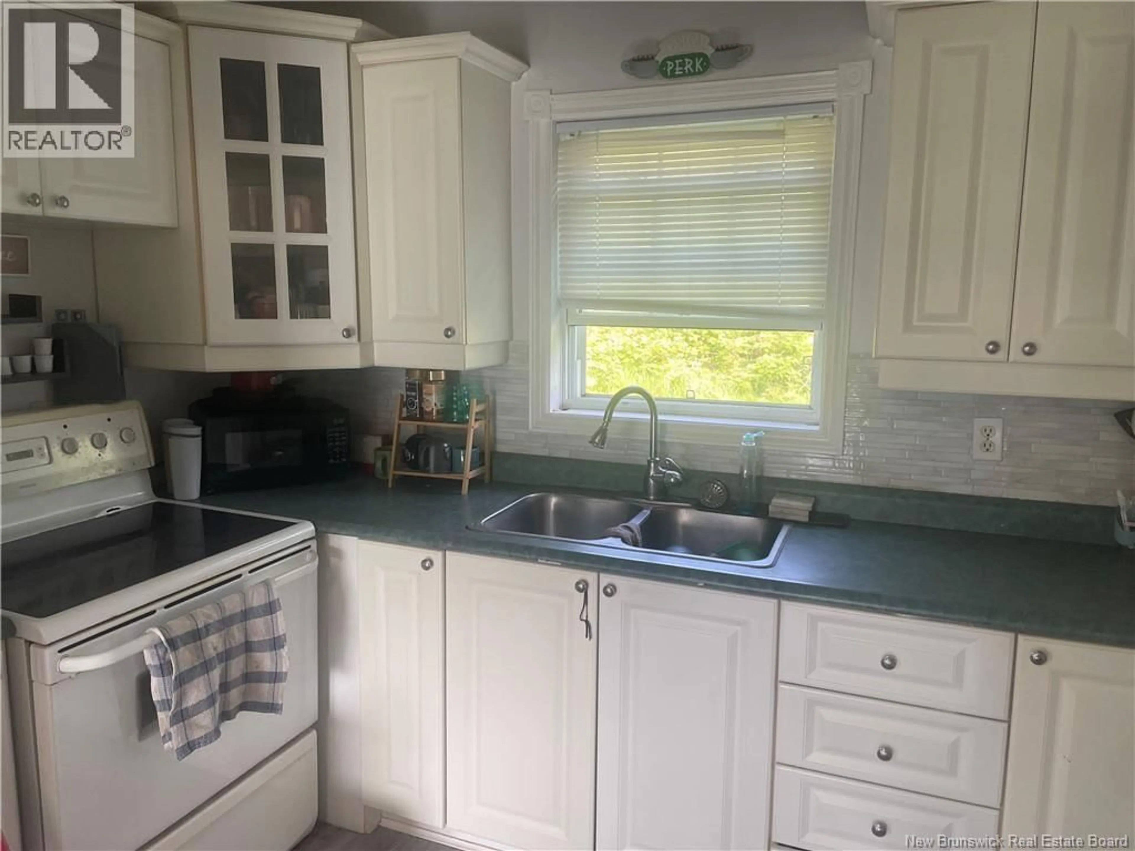 Standard kitchen, ceramic/tile floor for 2667 KING GEORGE HIGHWAY, Miramichi New Brunswick E1V6Y8