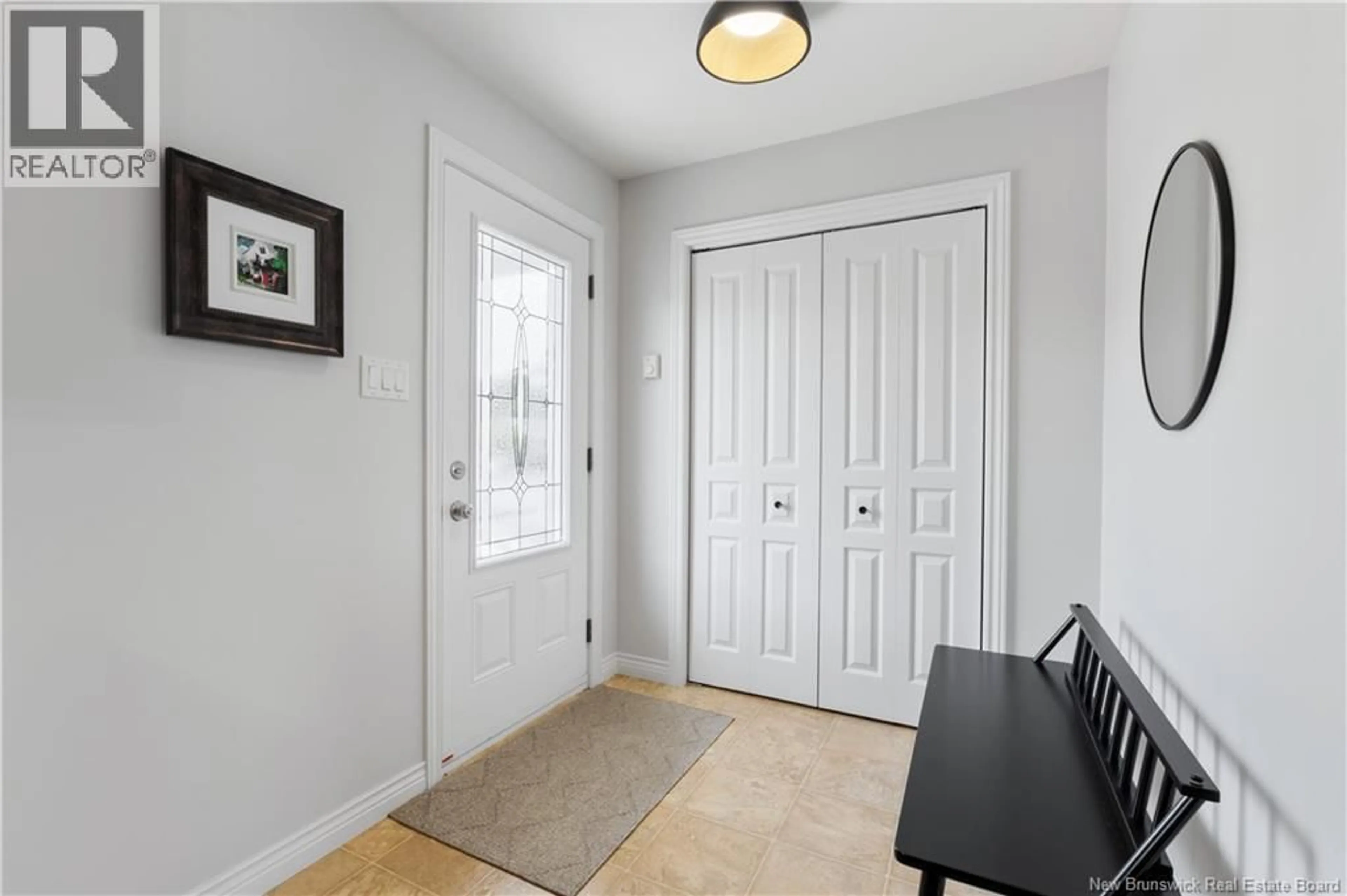 Indoor entryway for 233 DAMIEN, Dieppe New Brunswick E1A5N9