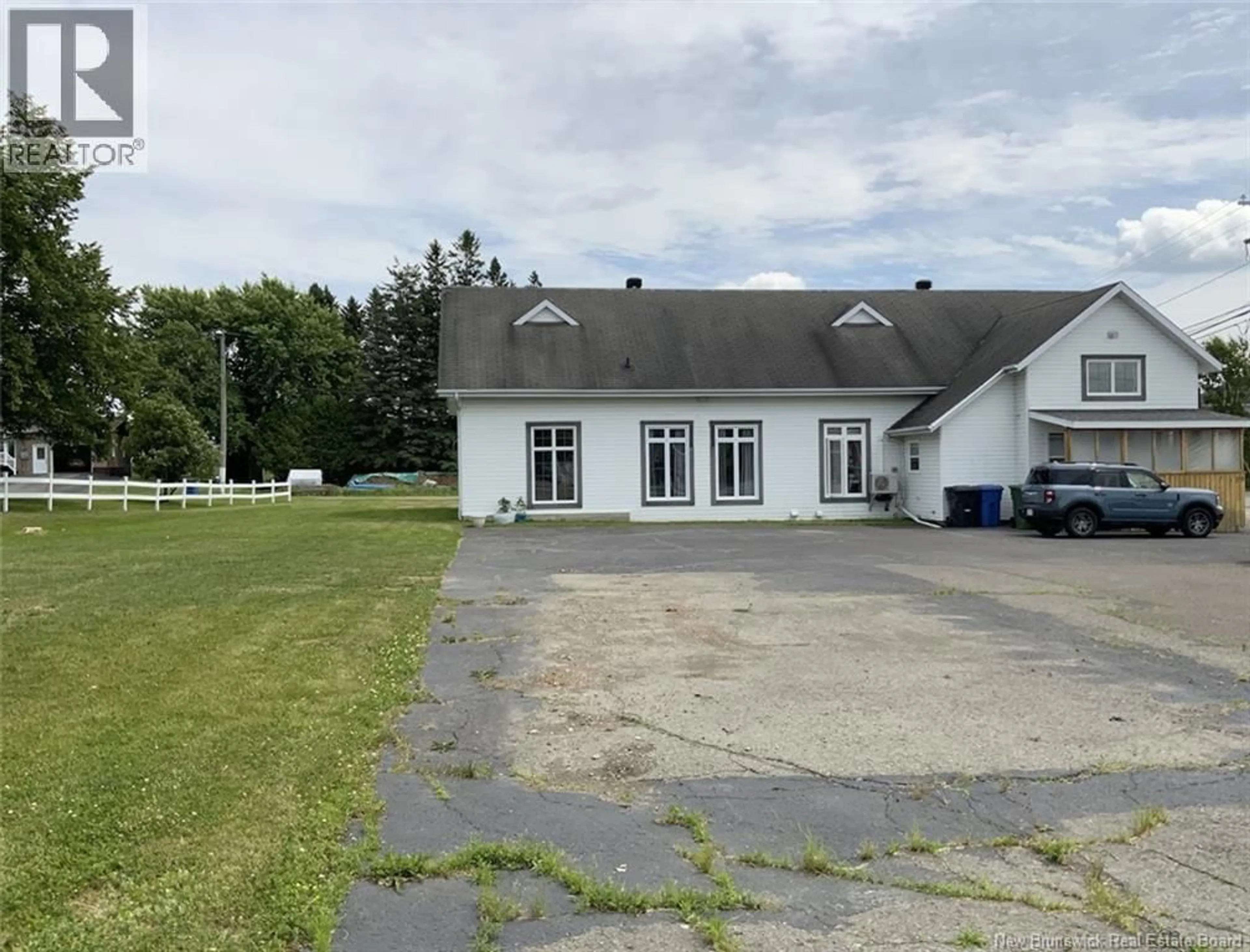 A pic from outside/outdoor area/front of a property/back of a property/a pic from drone, building for 79 PRINCIPALE STREET, Rivière-Verte New Brunswick E7C2T7