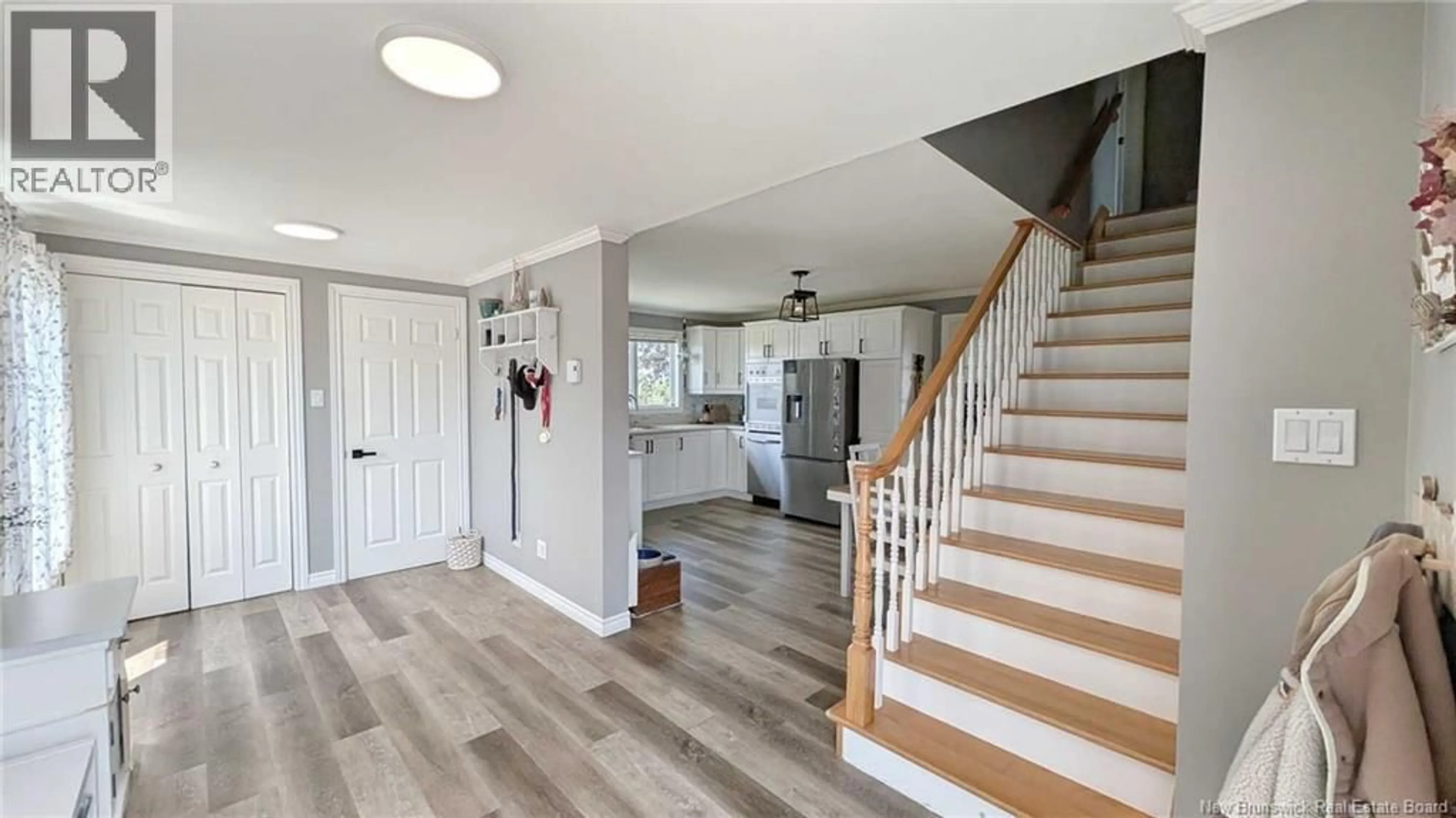 Indoor entryway for 879 BD DES ACADIENS, Bertrand New Brunswick E1W1H5
