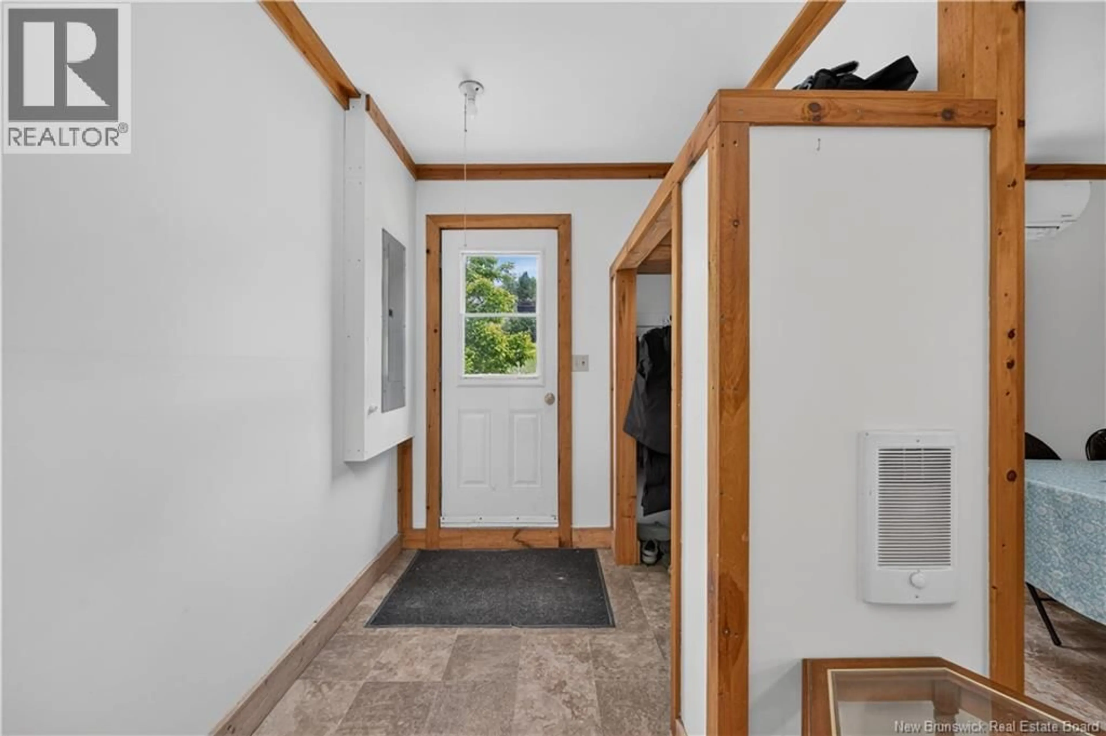 Indoor entryway for 88 GOWLAND MOUNTAIN ROAD, Elgin New Brunswick E4Z1T2
