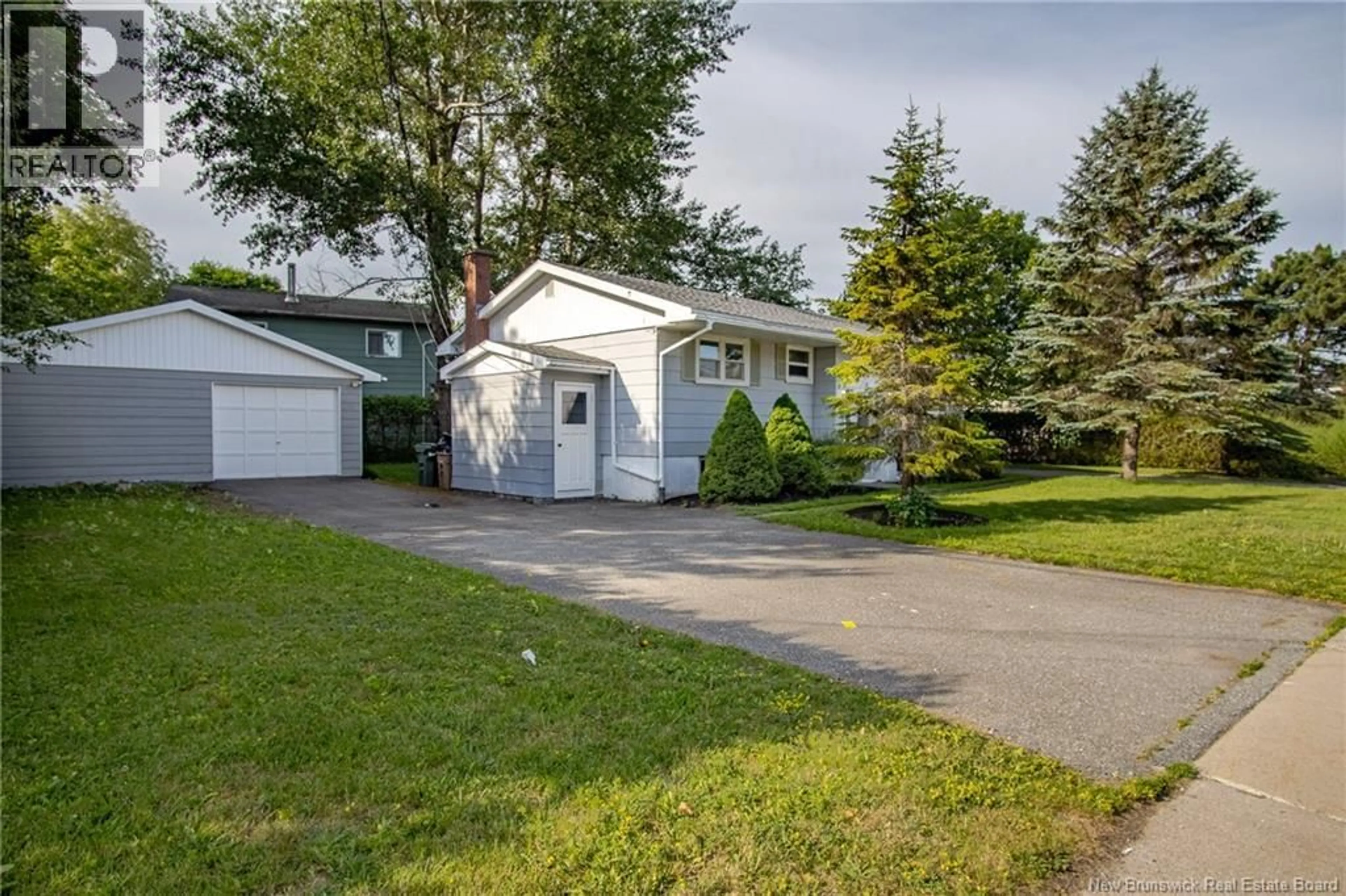 Home with vinyl exterior material, street for 19 WOODWARD AVENUE, Saint John New Brunswick E2K1Z6