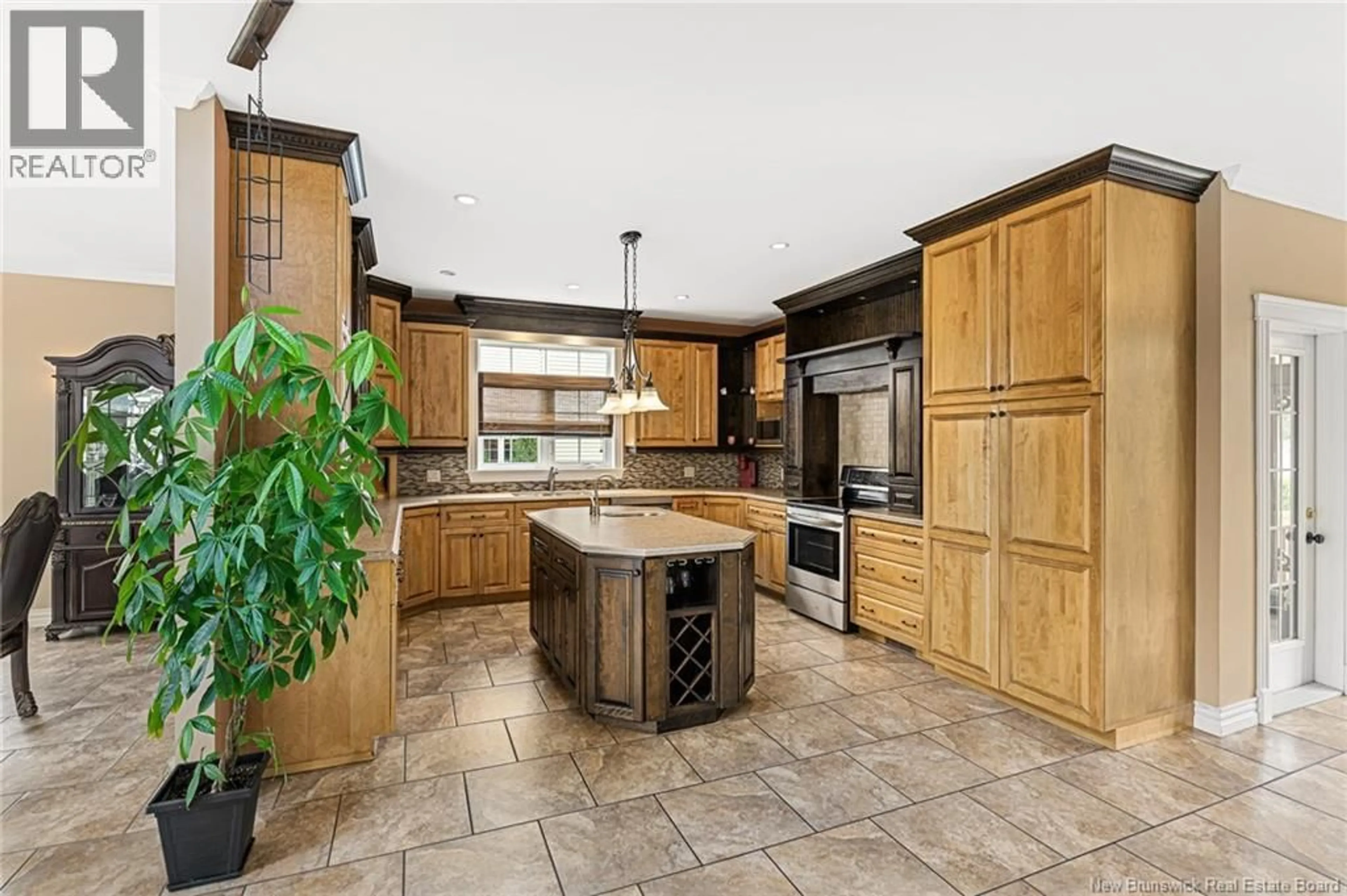 Open concept kitchen, ceramic/tile floor for 521 WAYNE STREET, Shediac New Brunswick E4P2W8