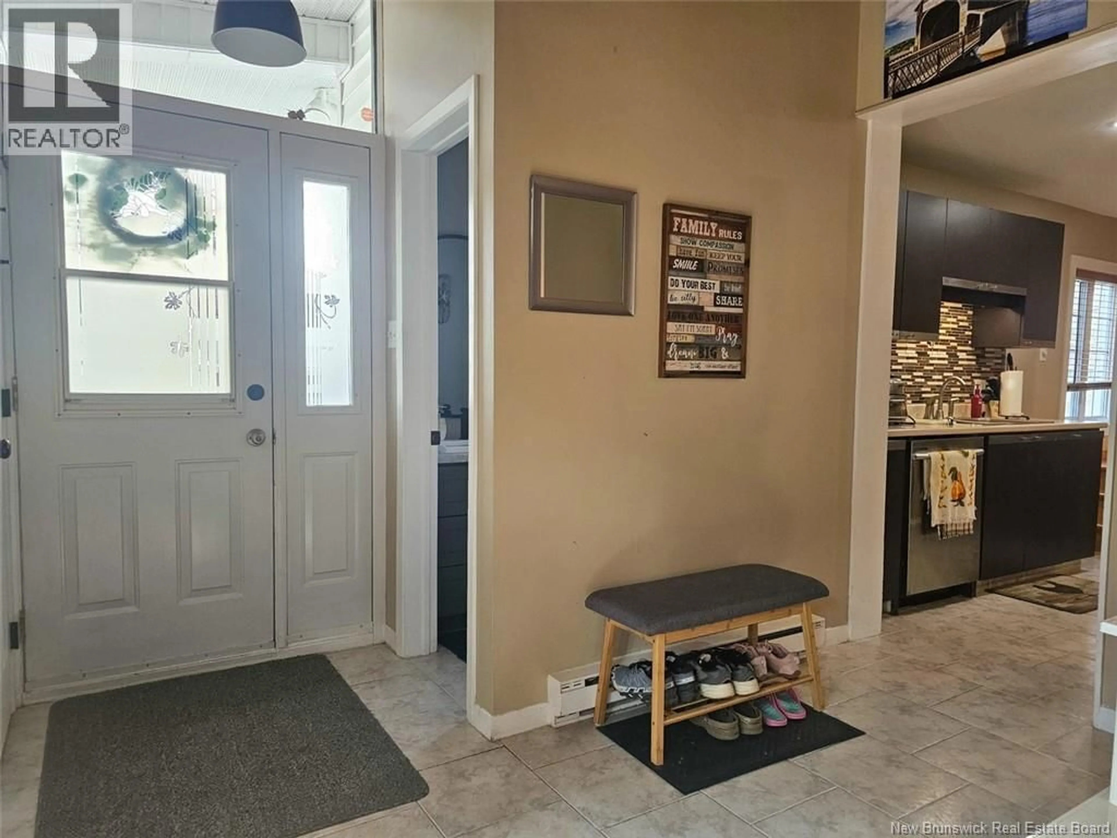 Indoor entryway for 11 33RD AVENUE, Edmundston New Brunswick E3V1S3