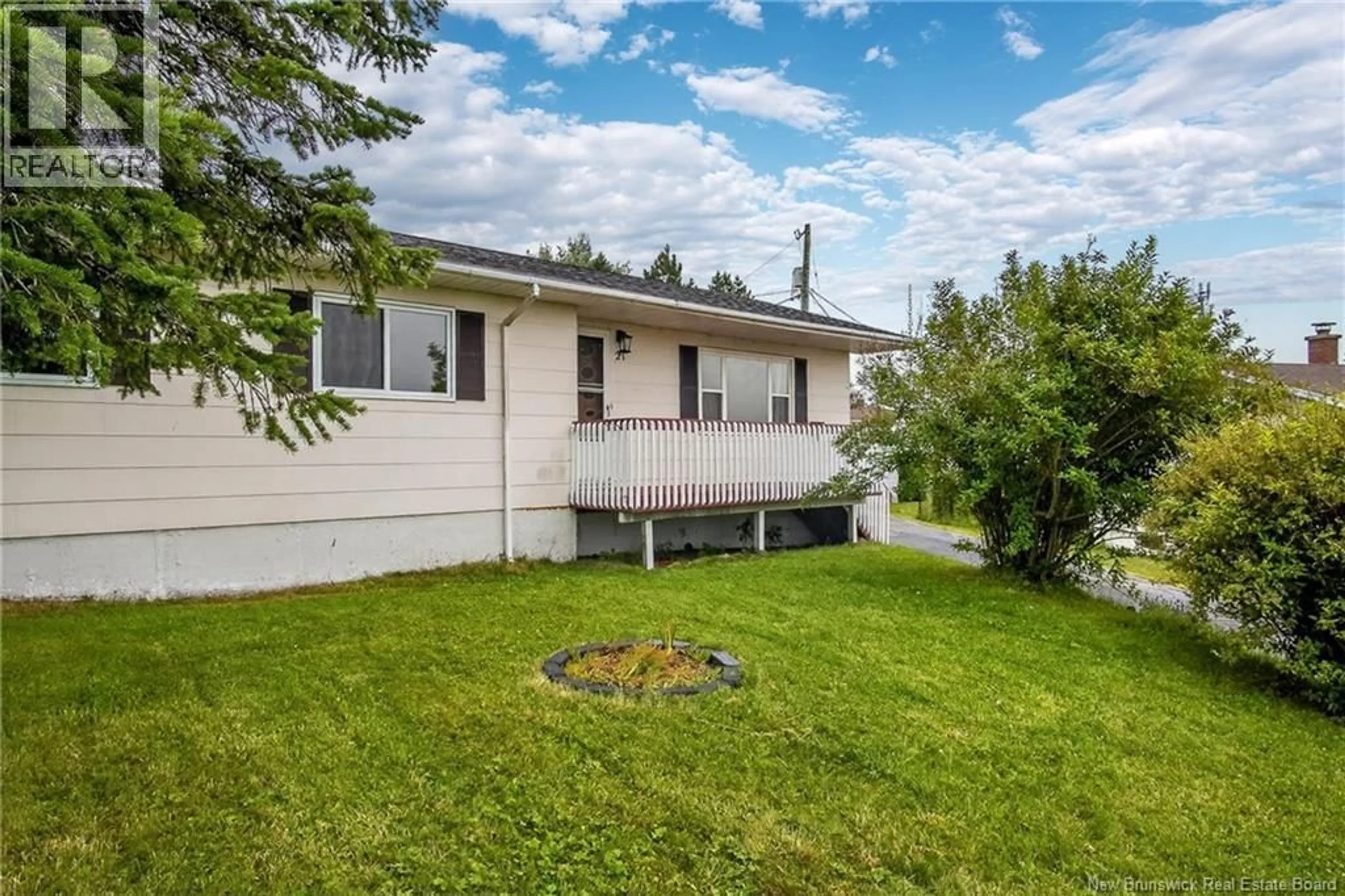 Home with vinyl exterior material, unknown for 21 MOUNTAIN ROAD, Saint John New Brunswick E2J2W7