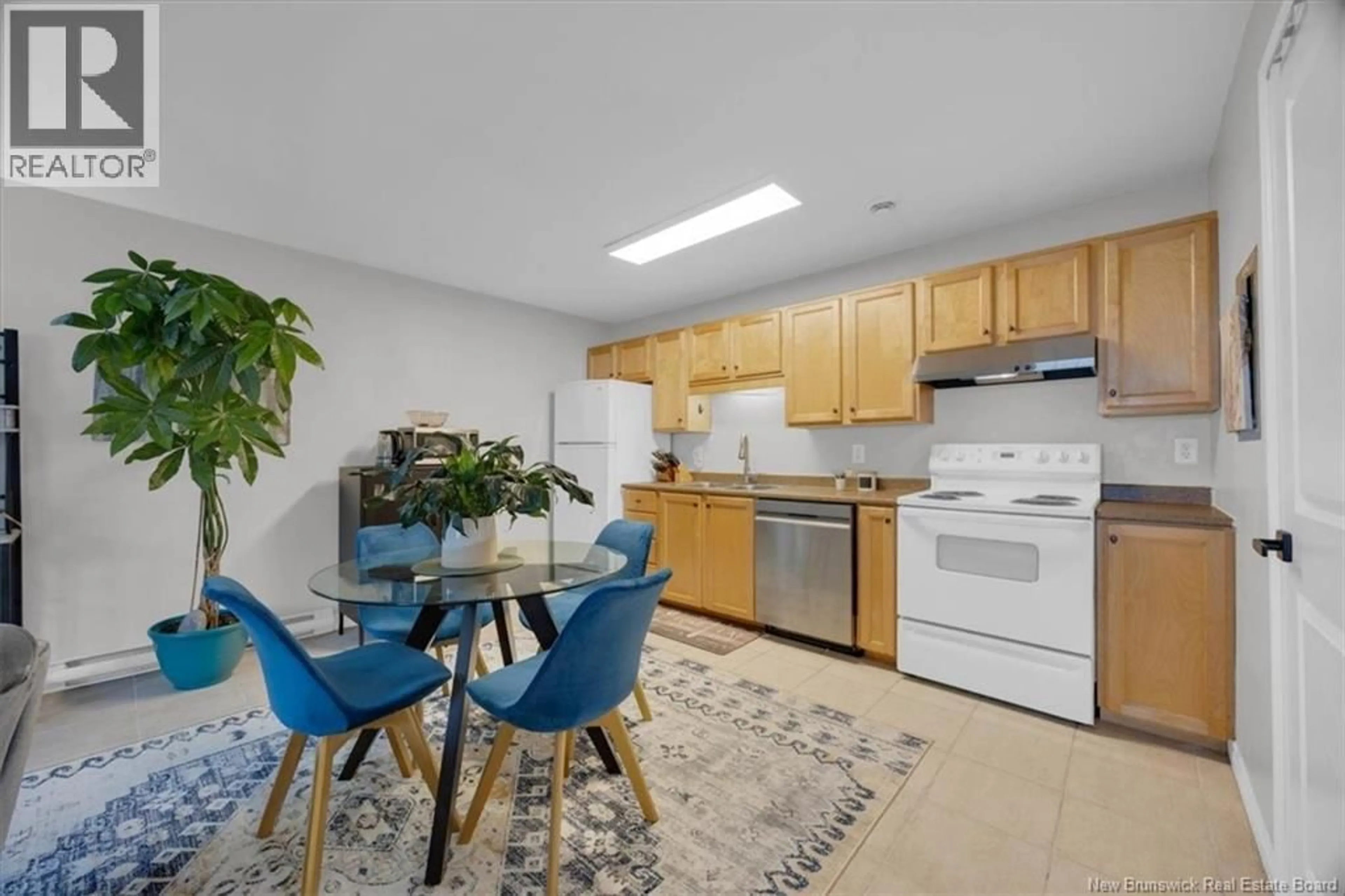 Standard kitchen, unknown for 2 - 20 WOODHOLLOW PARK, Saint John New Brunswick E2J0E7