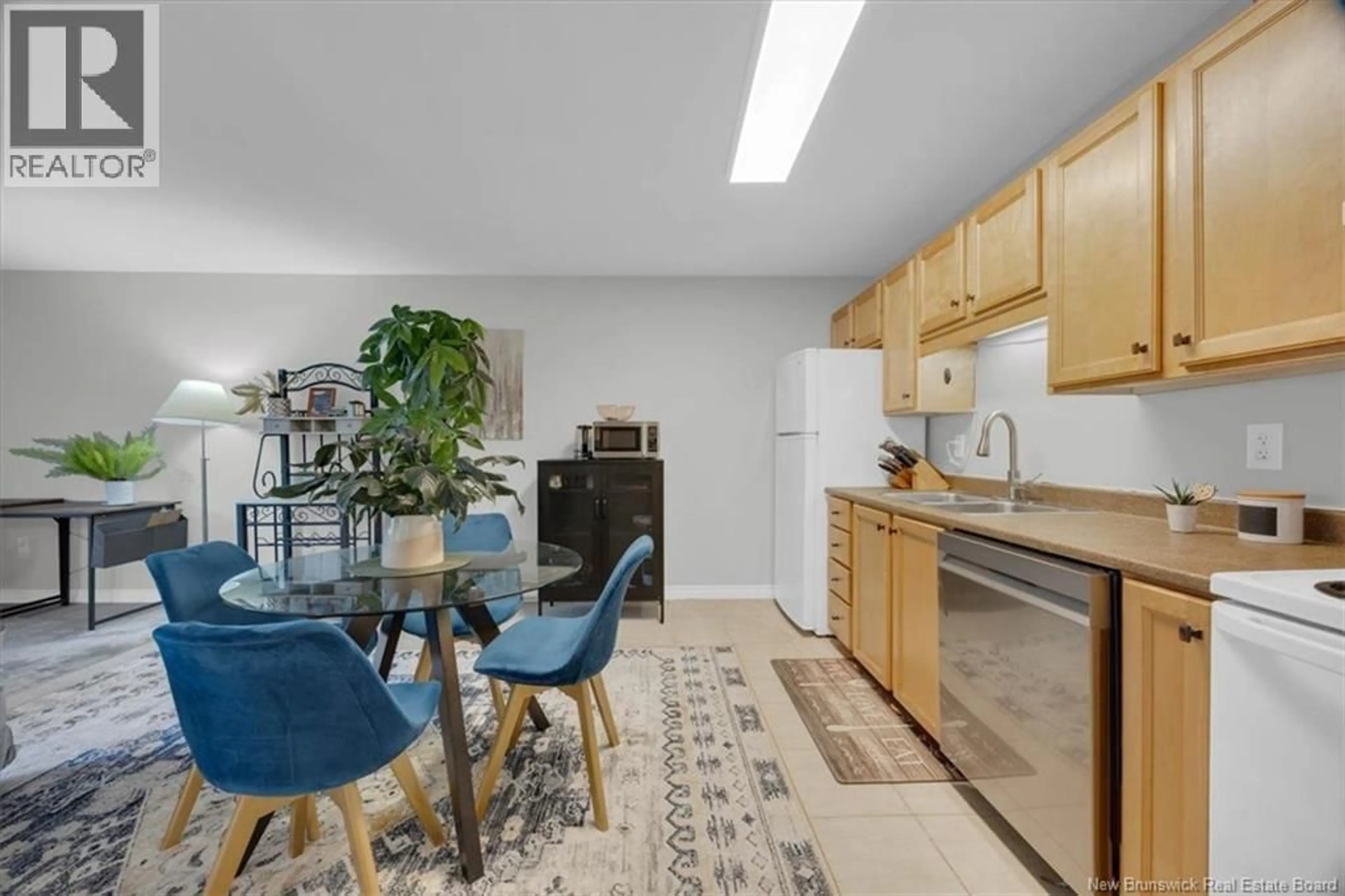 Standard kitchen, unknown for 2 - 20 WOODHOLLOW PARK, Saint John New Brunswick E2J0E7
