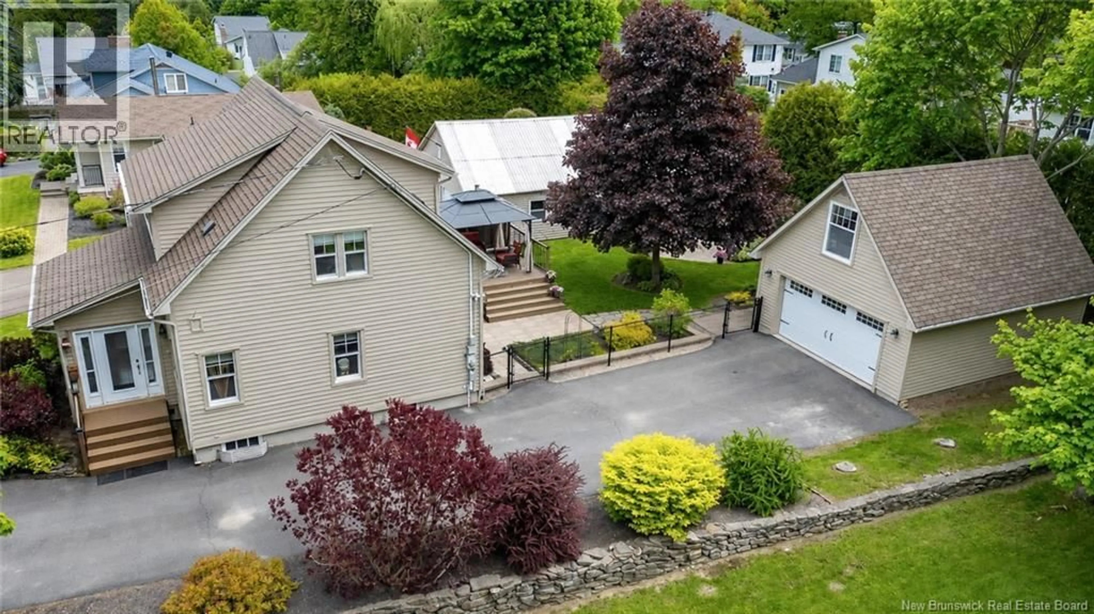 A pic from outside/outdoor area/front of a property/back of a property/a pic from drone, street for 782 YORK STREET, Fredericton New Brunswick E3B3R8