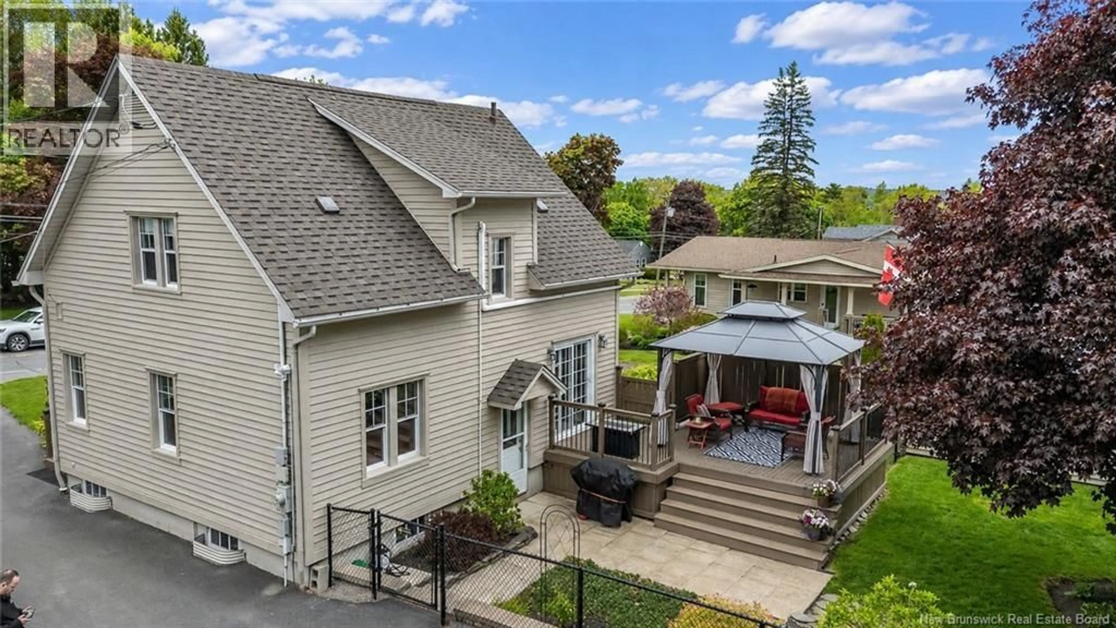 A pic from outside/outdoor area/front of a property/back of a property/a pic from drone, street for 782 YORK STREET, Fredericton New Brunswick E3B3R8