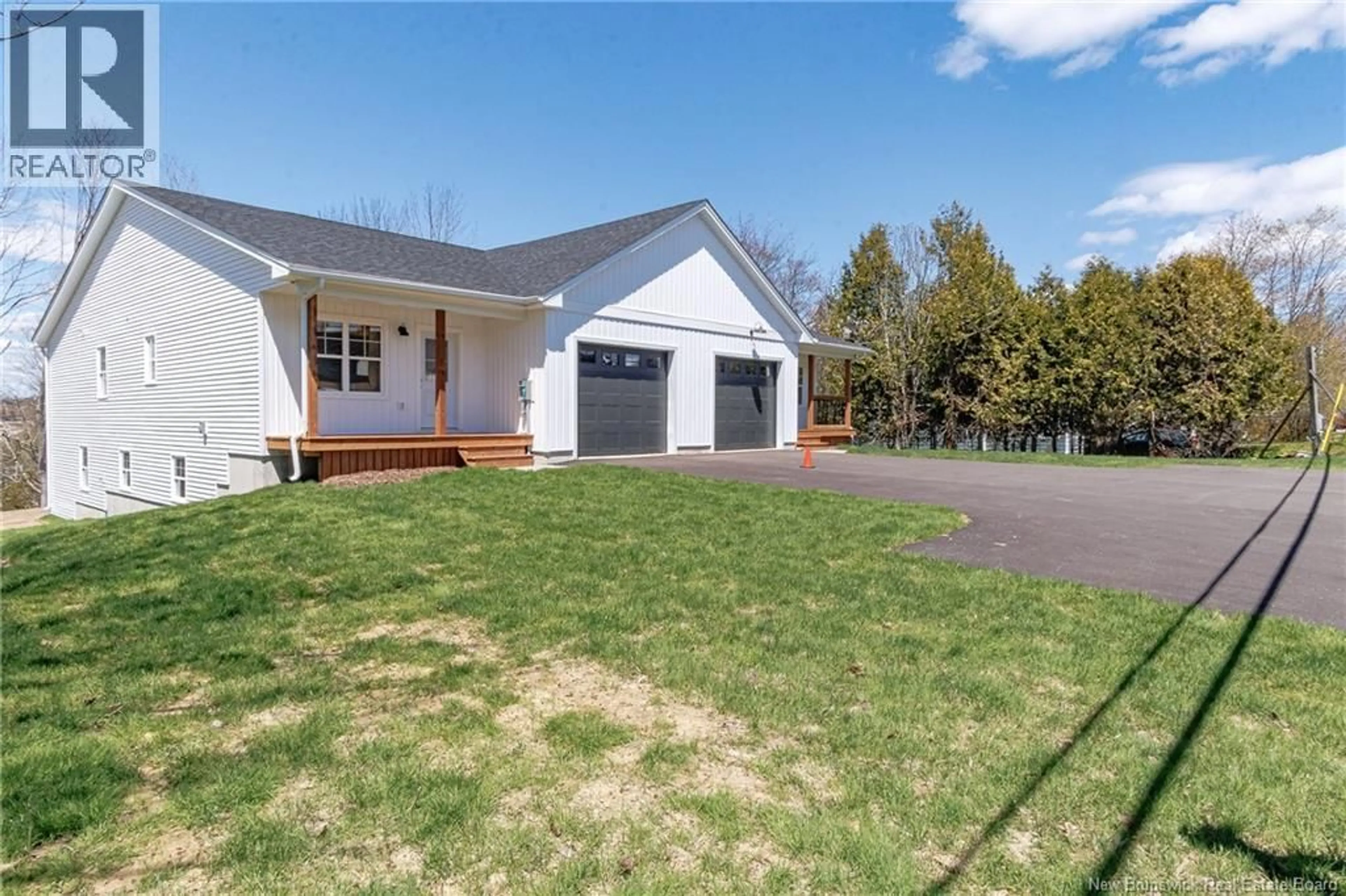 Home with vinyl exterior material, street for 329 HAMPTON ROAD, Quispamsis New Brunswick E2E4T1