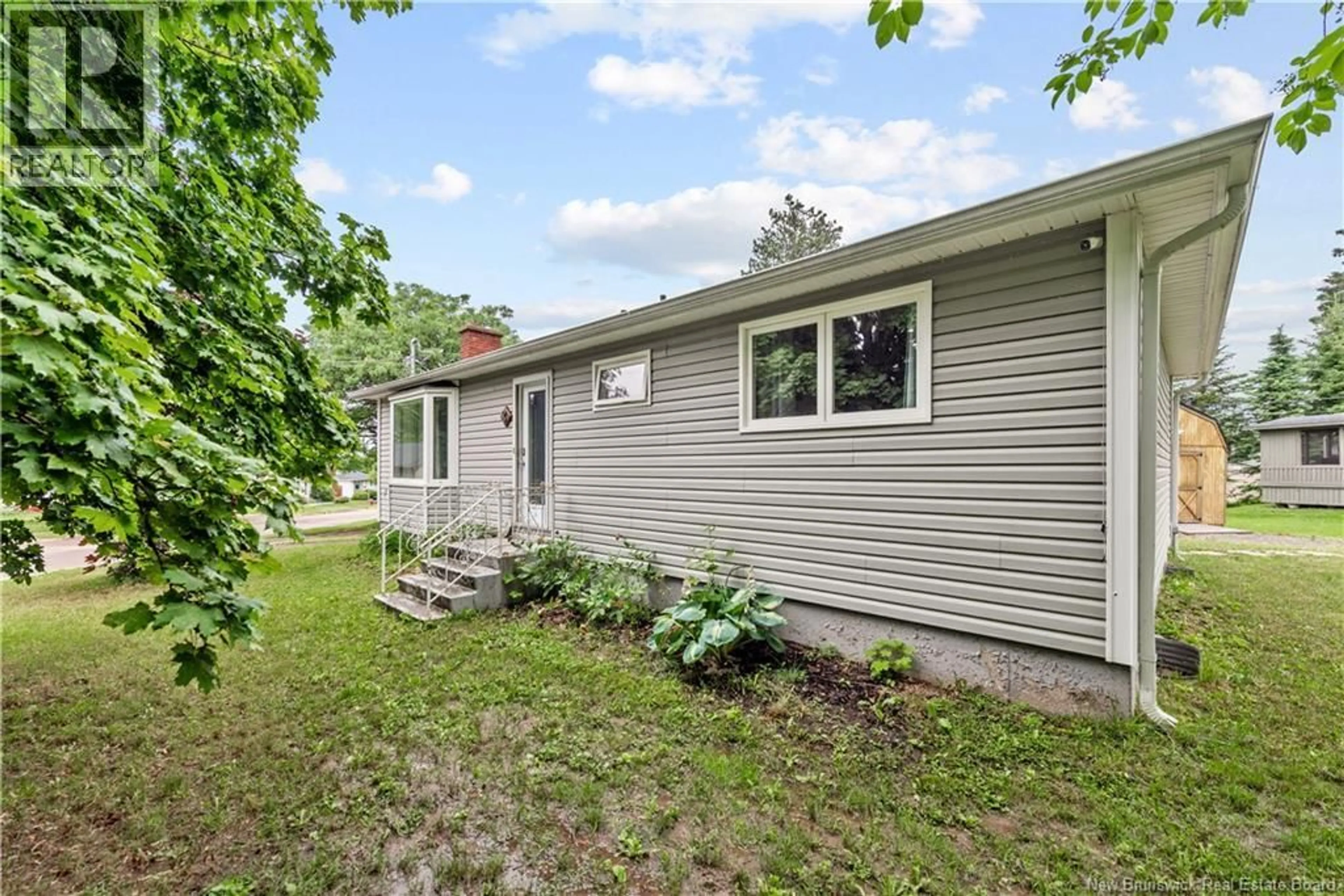 Home with vinyl exterior material, unknown for 3 DOWNSVIEW AVENUE, Moncton New Brunswick E1A4C4
