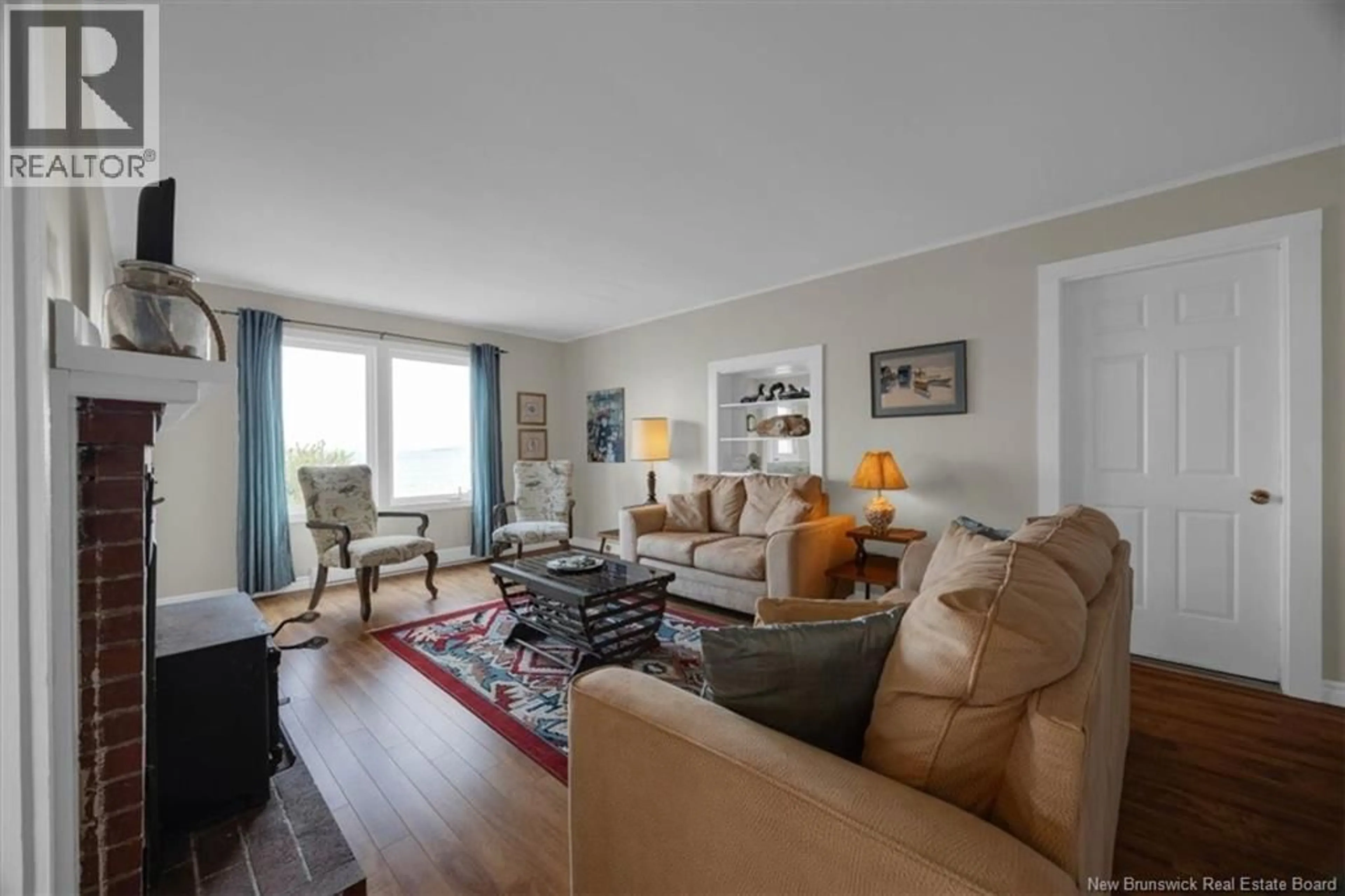 Living room with furniture, wood/laminate floor for 280 HOLTS POINT ROAD, Bocabec New Brunswick E5B3N4