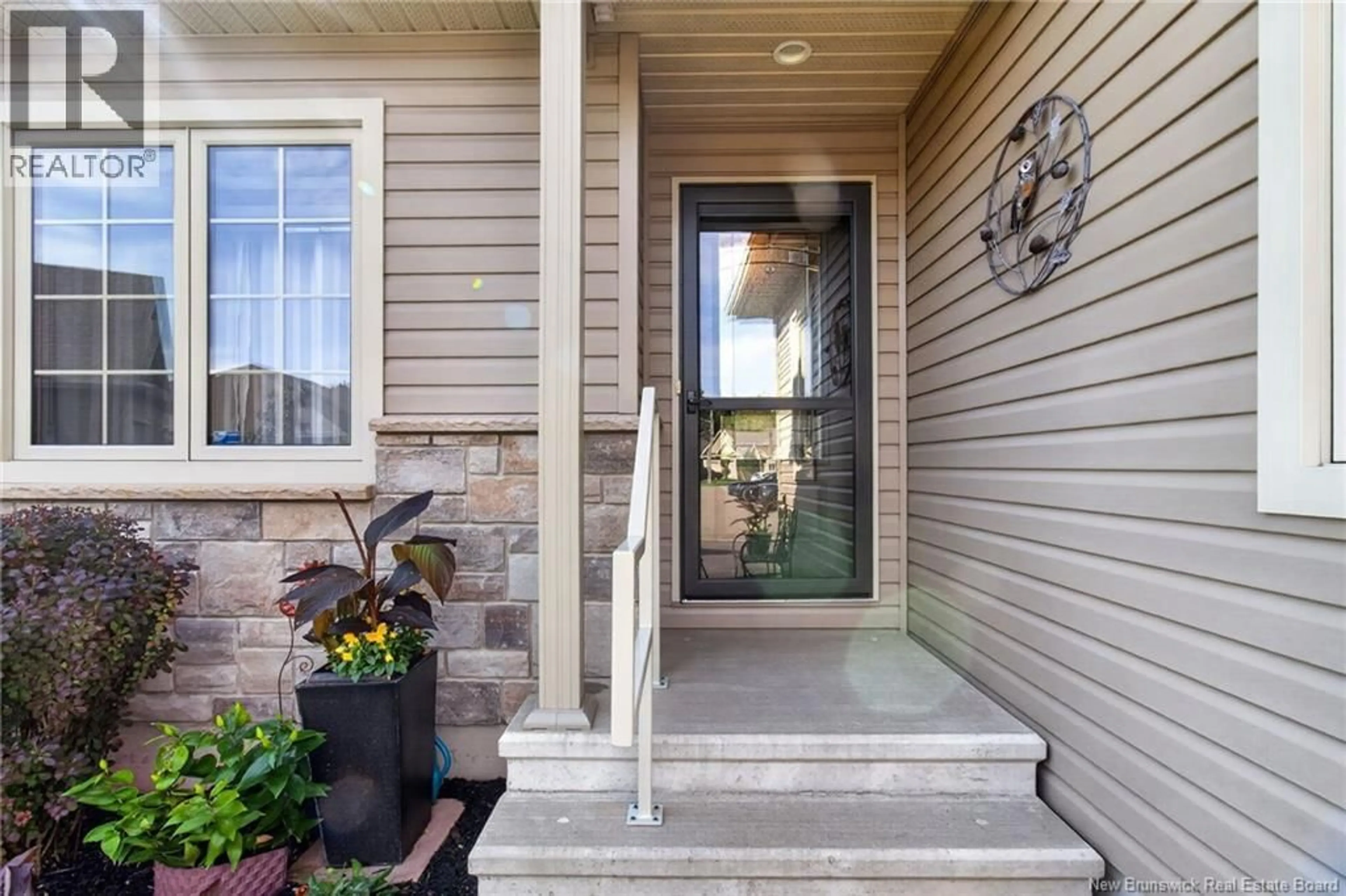 Indoor entryway for 82 CONSERVATION, Dieppe New Brunswick E1A9T7