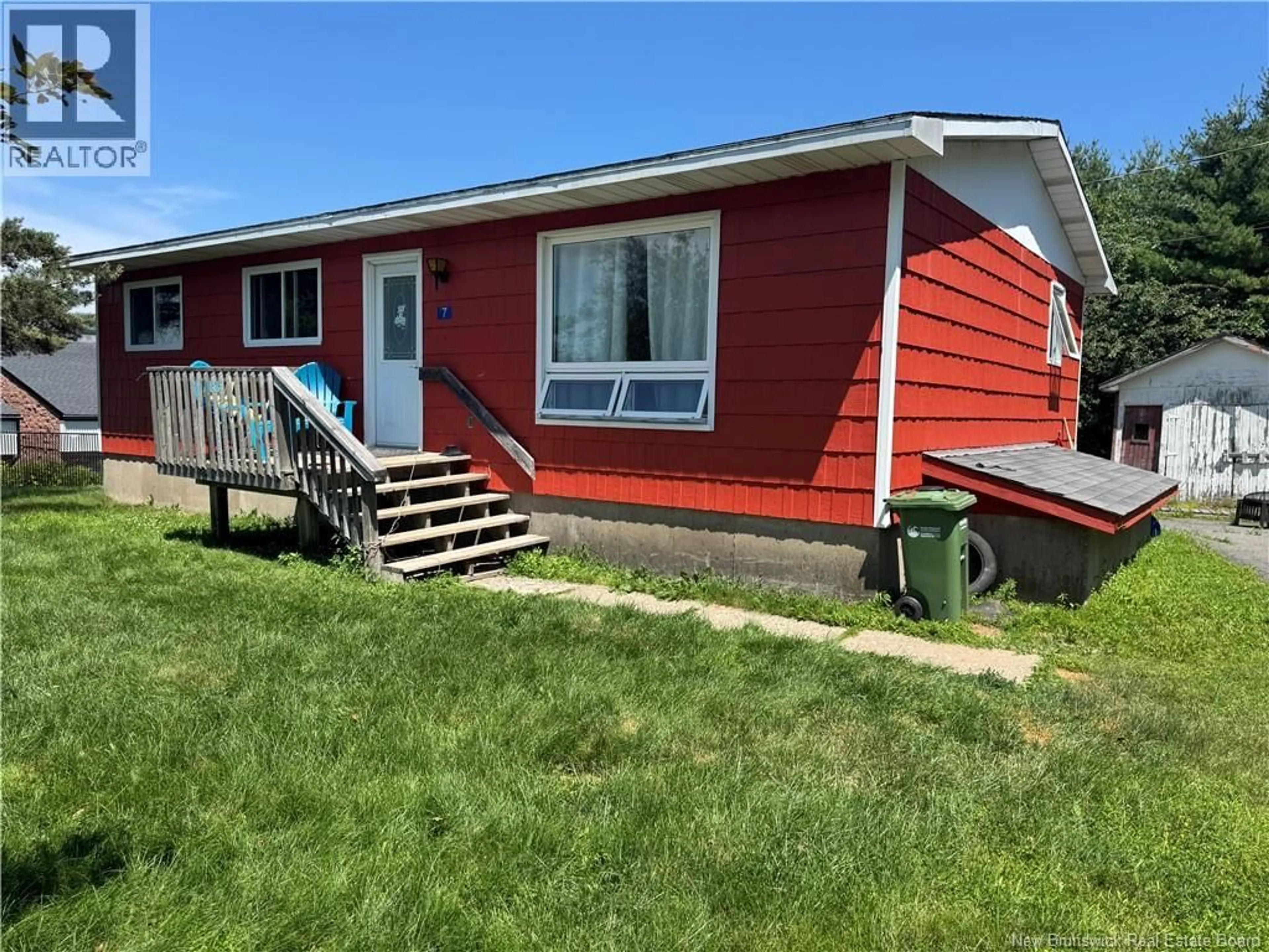 Home with vinyl exterior material, unknown for 7 DONLYN DRIVE, Quispamsis New Brunswick E2E4J7