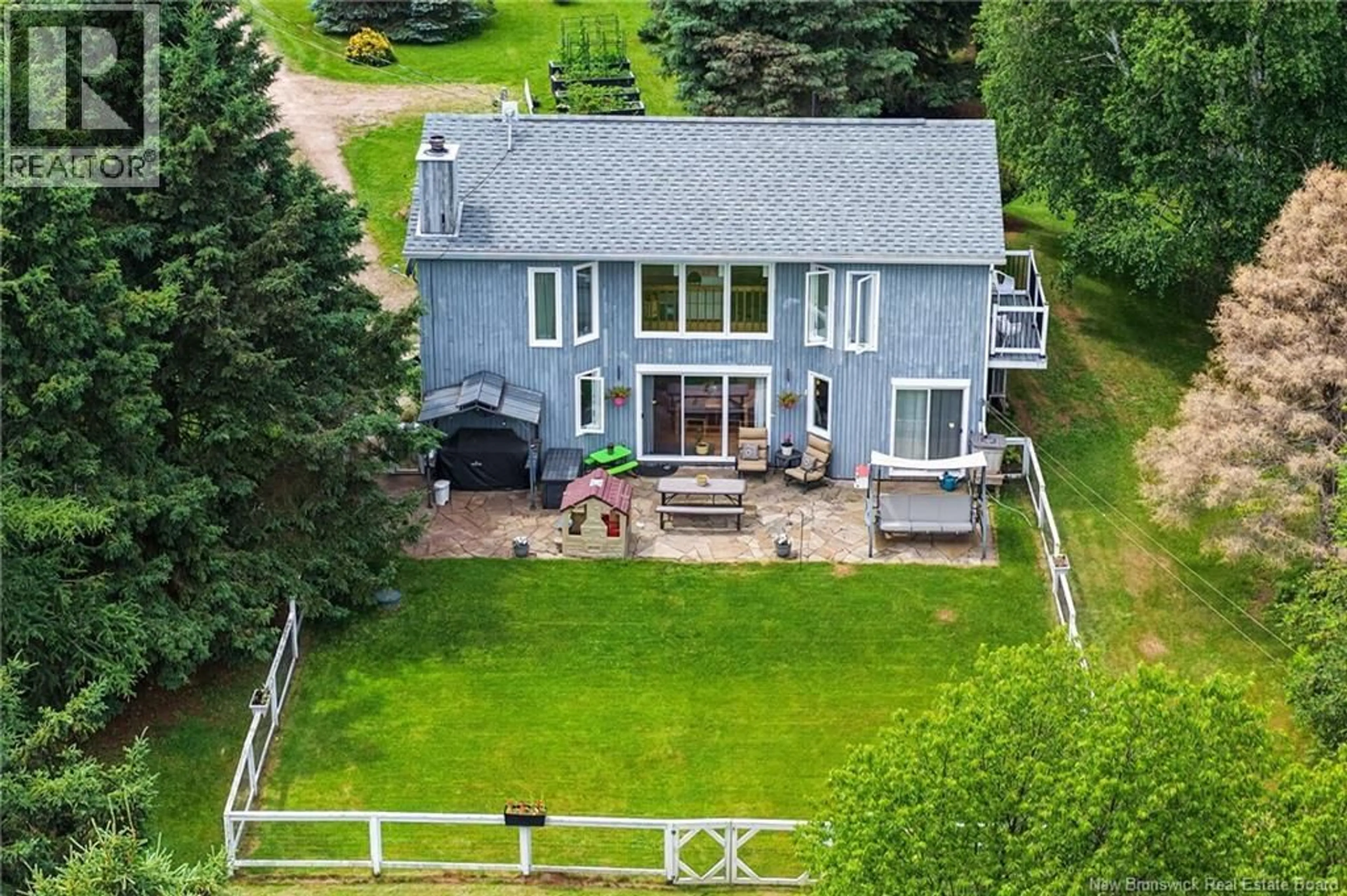 A pic from outside/outdoor area/front of a property/back of a property/a pic from drone, water/lake/river/ocean view for 158 ROUTE 960, Cape Tormentine New Brunswick E4M2C2