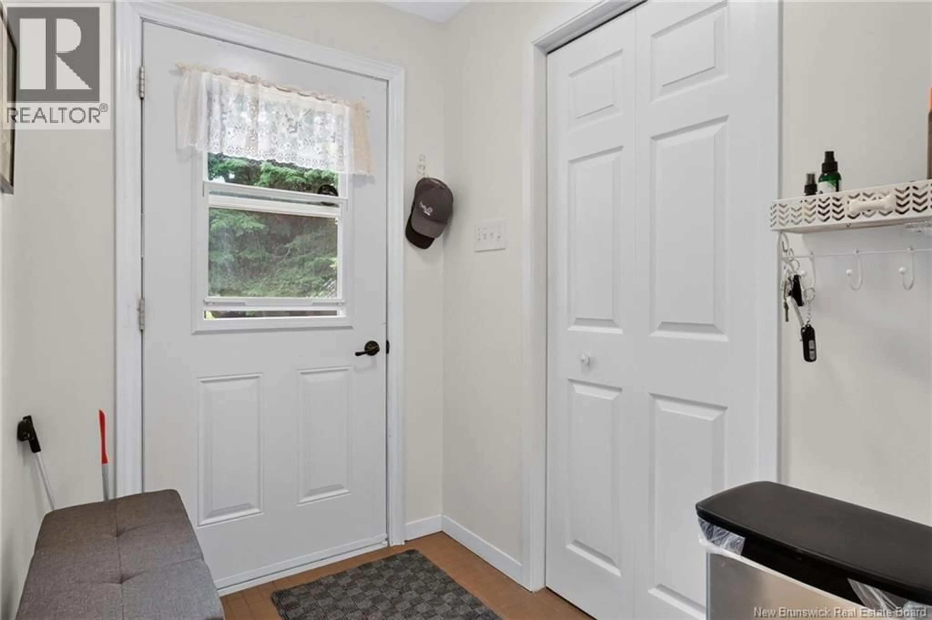 Indoor entryway for 158 ROUTE 960, Cape Tormentine New Brunswick E4M2C2