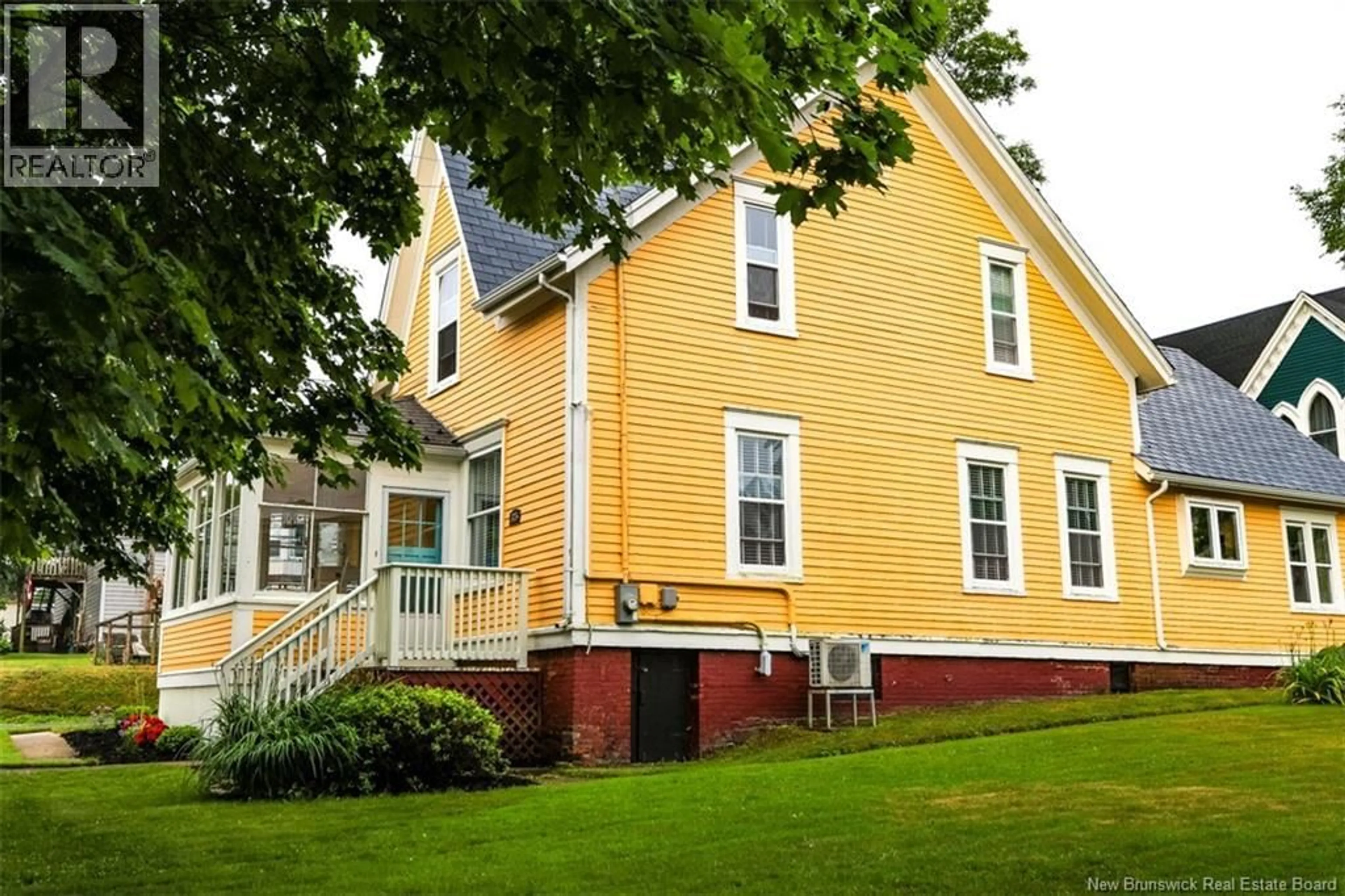 Home with vinyl exterior material, street for 325 ST JAMES STREET, Saint John New Brunswick E2M2E7