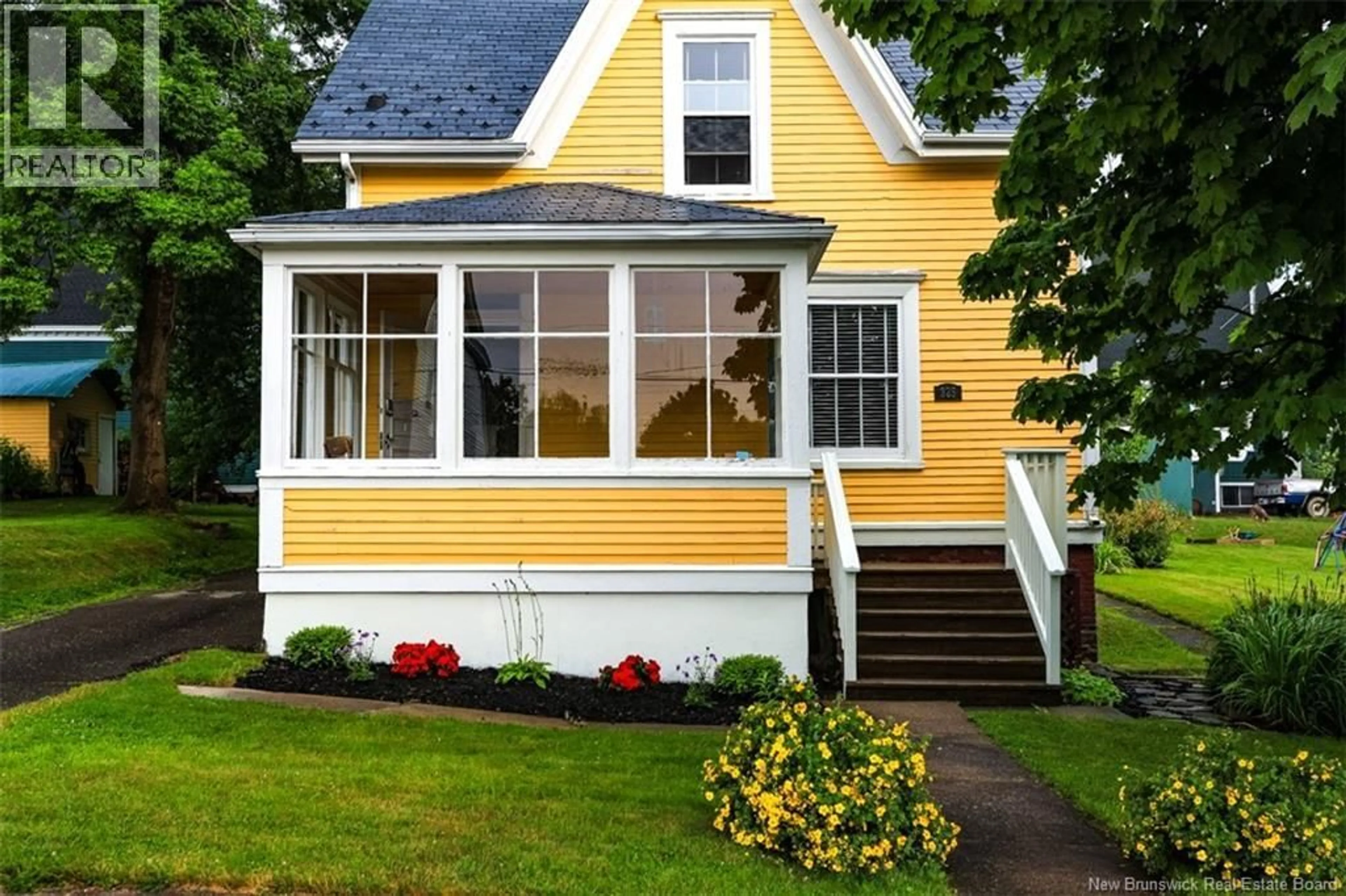Home with vinyl exterior material, street for 325 ST JAMES STREET, Saint John New Brunswick E2M2E7