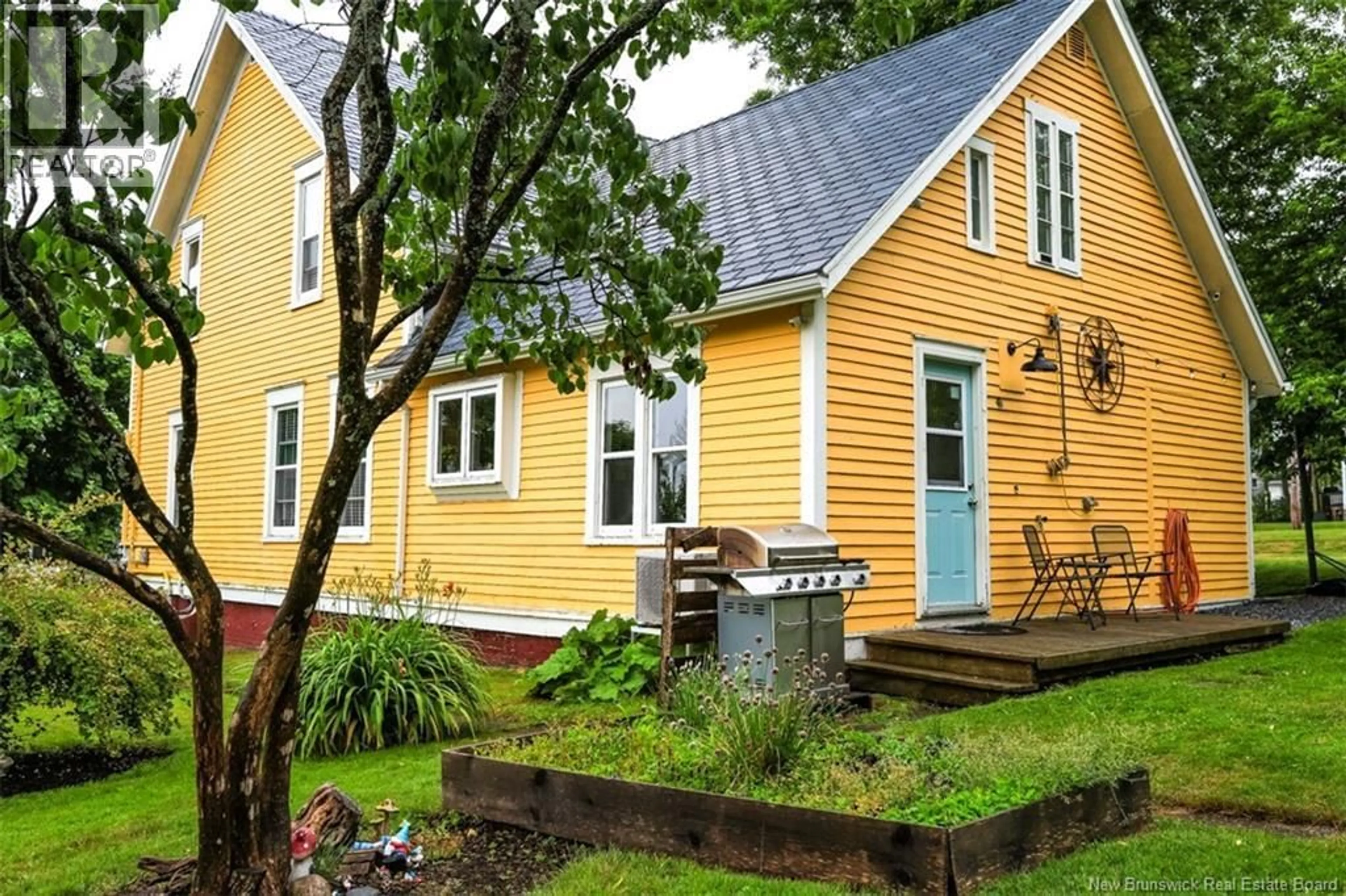 Home with vinyl exterior material, street for 325 ST JAMES STREET, Saint John New Brunswick E2M2E7