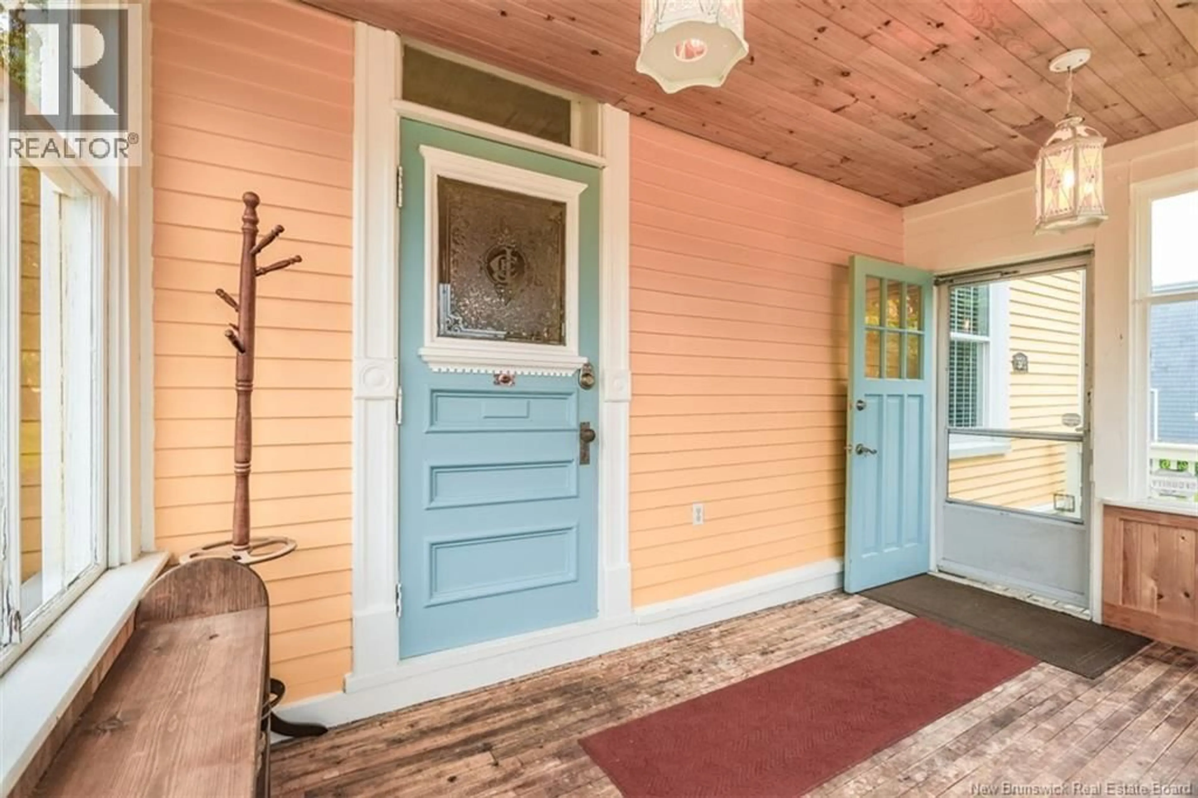 Indoor entryway for 325 ST JAMES STREET, Saint John New Brunswick E2M2E7