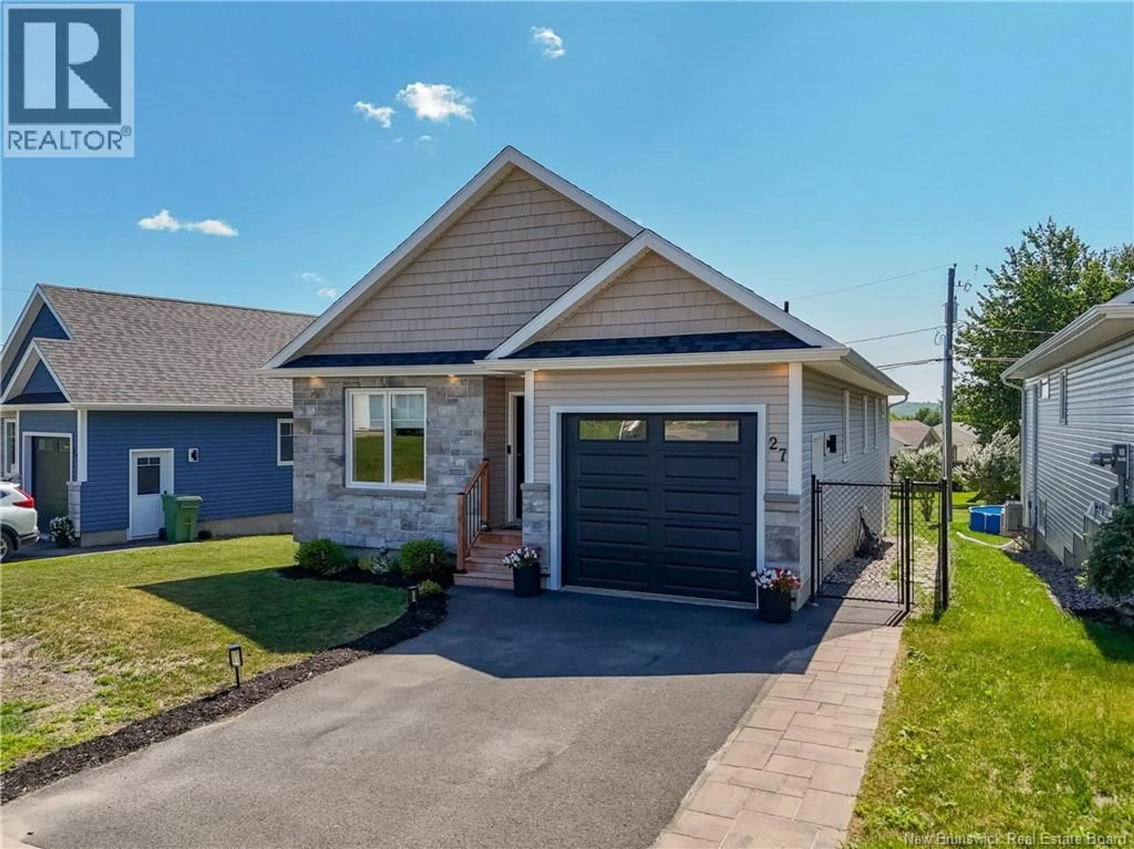 Home with vinyl exterior material, street for 27 WYNGATE DRIVE, Fredericton New Brunswick E3A9X8
