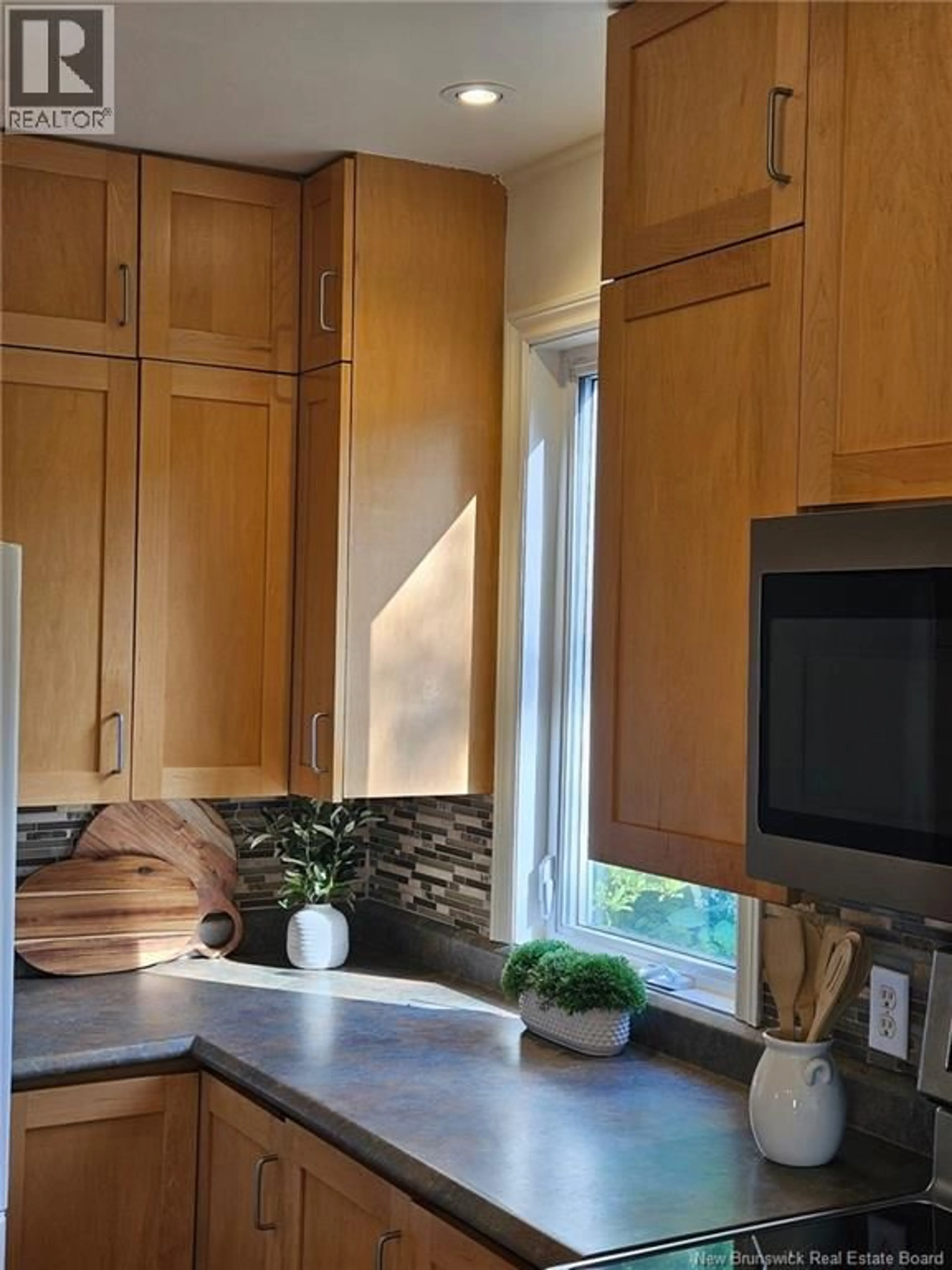 Contemporary kitchen, unknown for 616 PALMER STREET, Fredericton New Brunswick E3B3V1