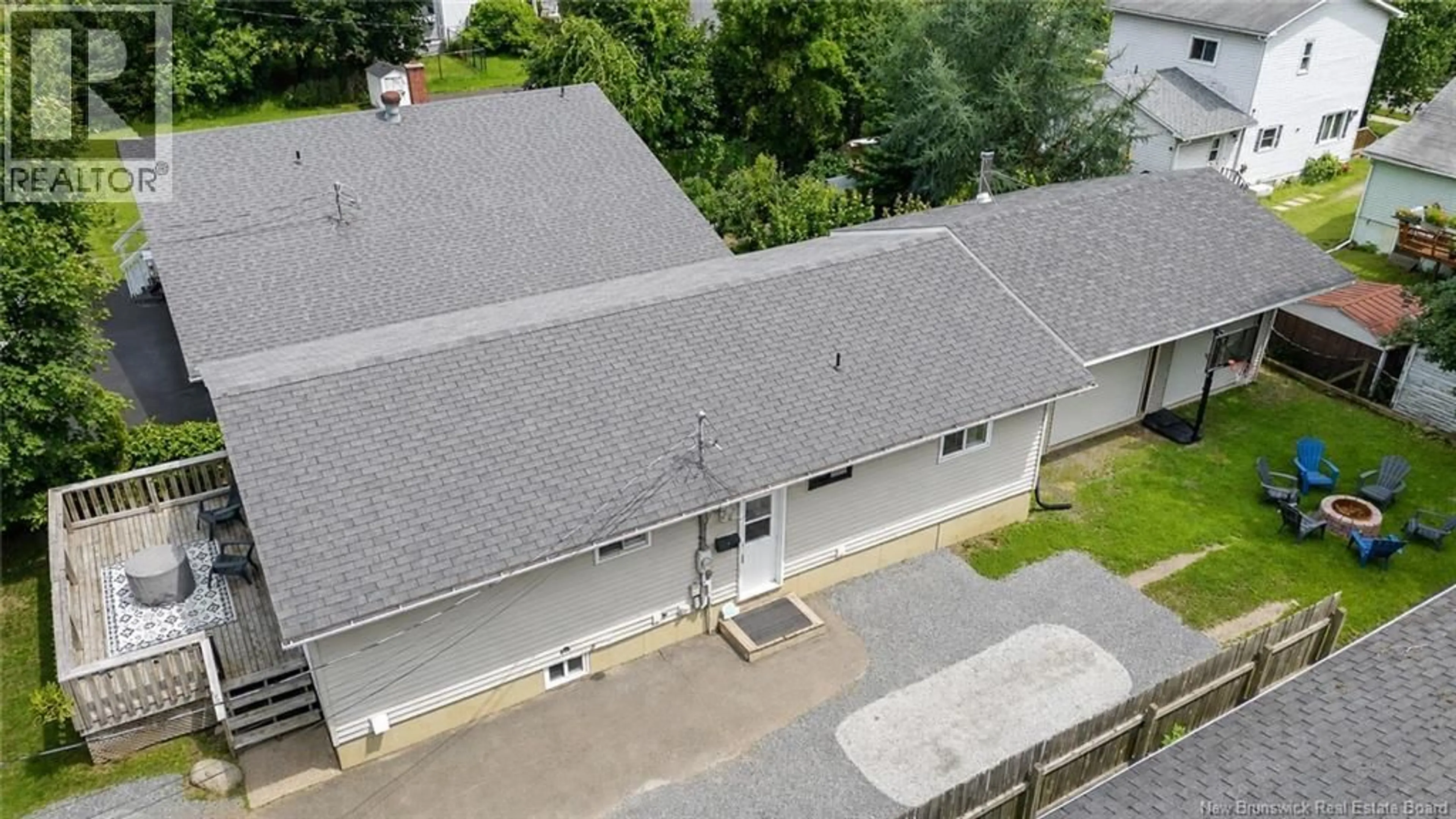 A pic from outside/outdoor area/front of a property/back of a property/a pic from drone, building for 320 SEWELL STREET, Fredericton New Brunswick E3A5K8
