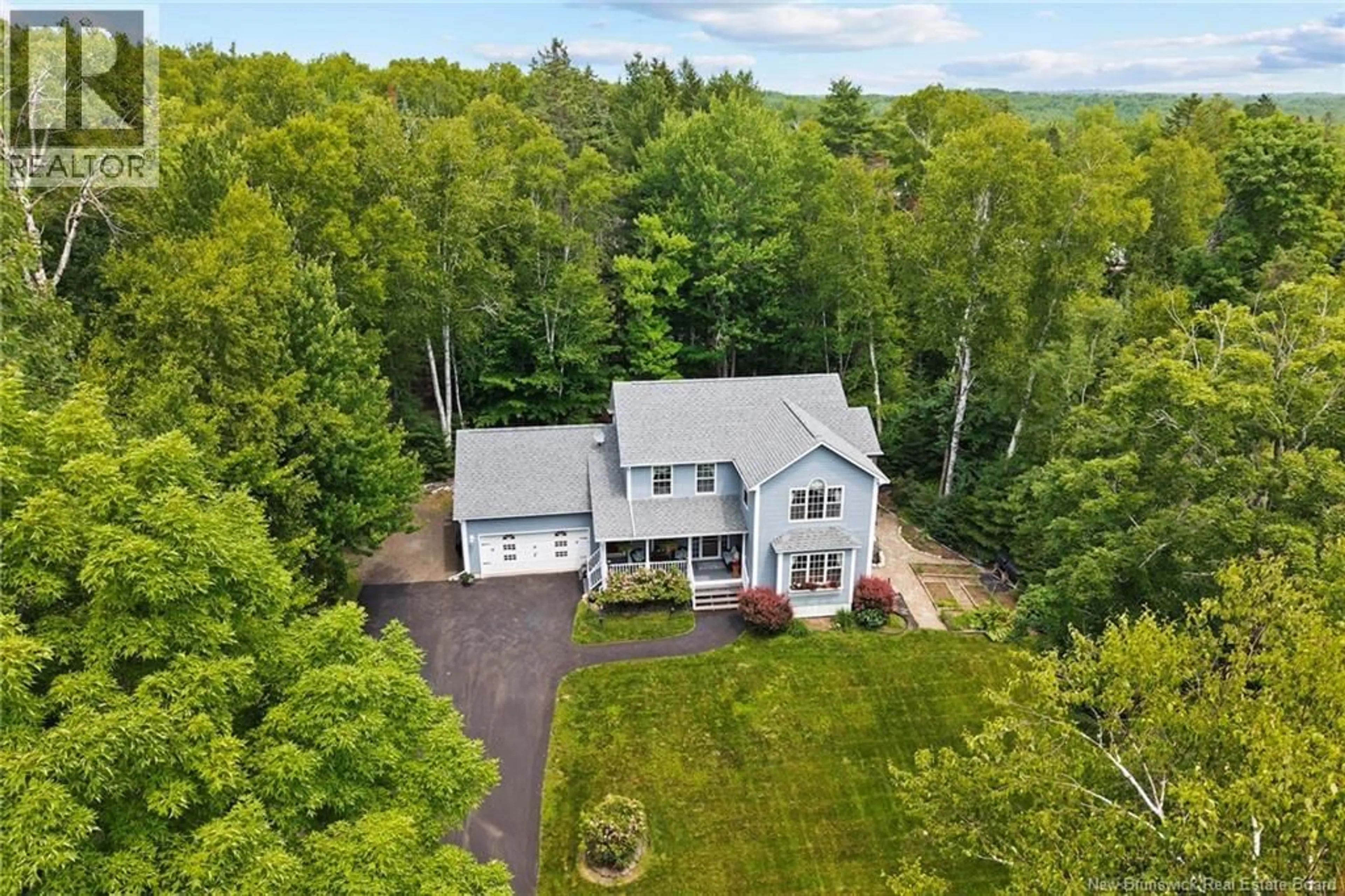 A pic from outside/outdoor area/front of a property/back of a property/a pic from drone, unknown for 4 CHRISTOPHER CRESCENT, Upper Kingsclear New Brunswick E3E1T5