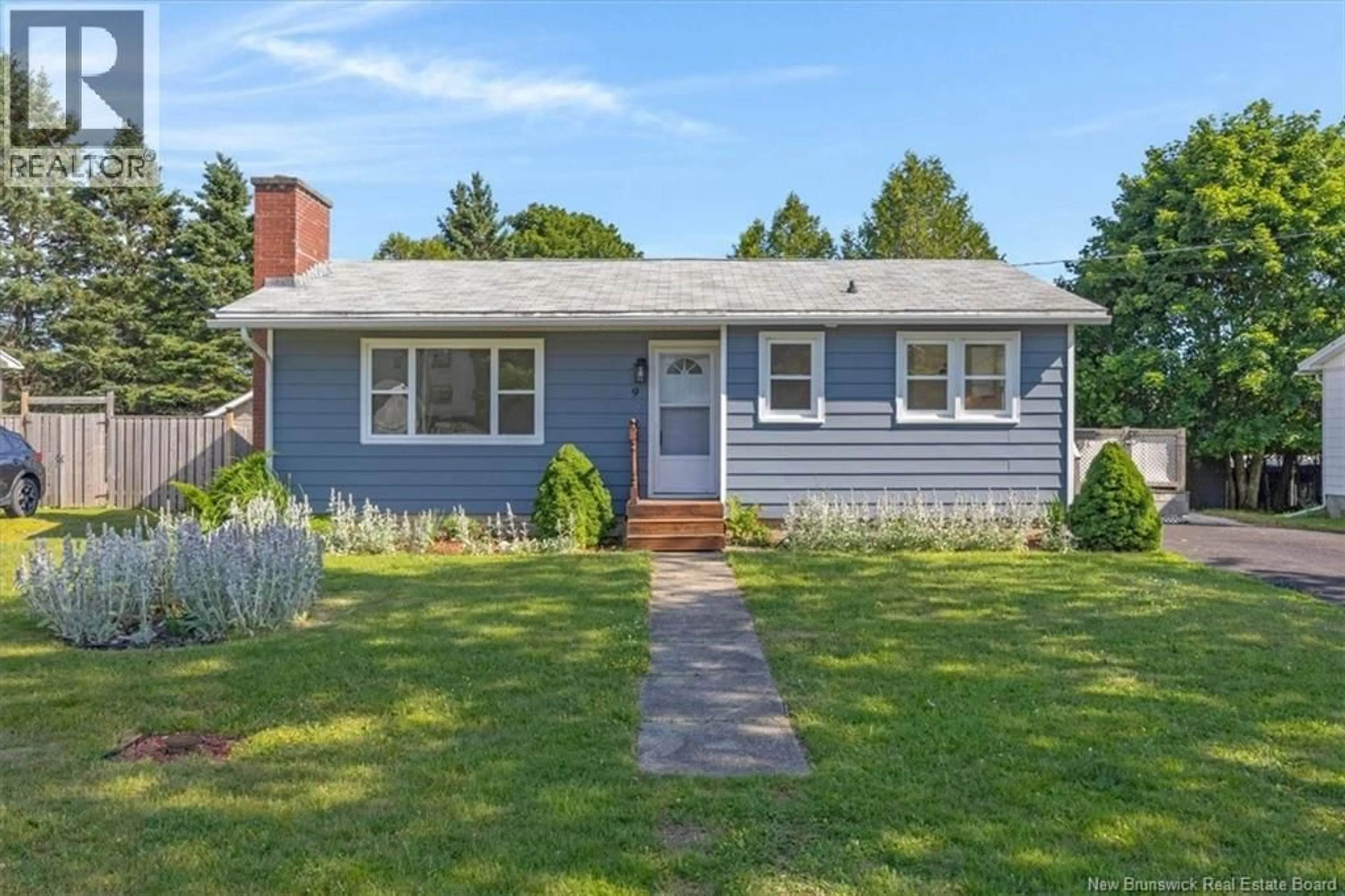 Home with vinyl exterior material, street for 9 HAYWARD COURT, Saint John New Brunswick E2K2A4