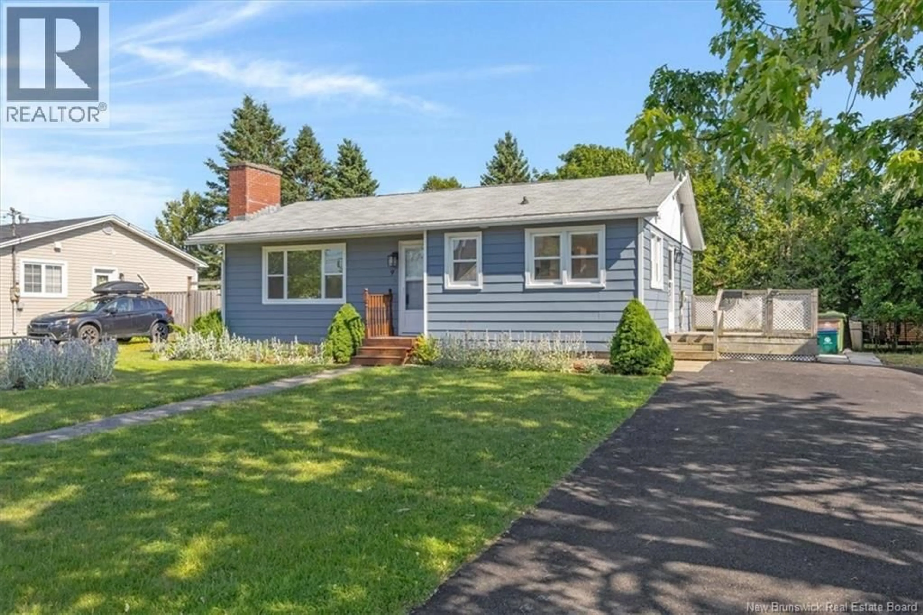 Home with vinyl exterior material, street for 9 HAYWARD COURT, Saint John New Brunswick E2K2A4