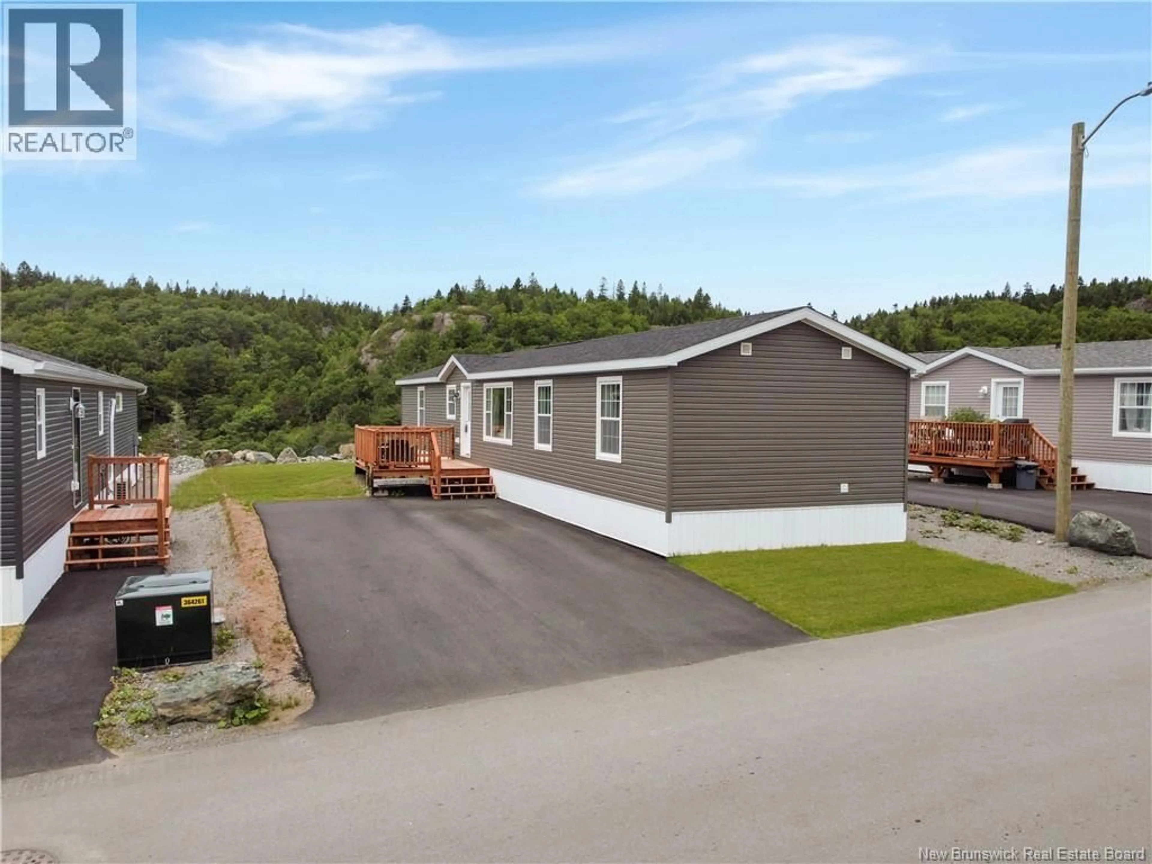 A pic from outside/outdoor area/front of a property/back of a property/a pic from drone, unknown for 41 REX HURLEY BOULEVARD, Saint John New Brunswick E2H0B6