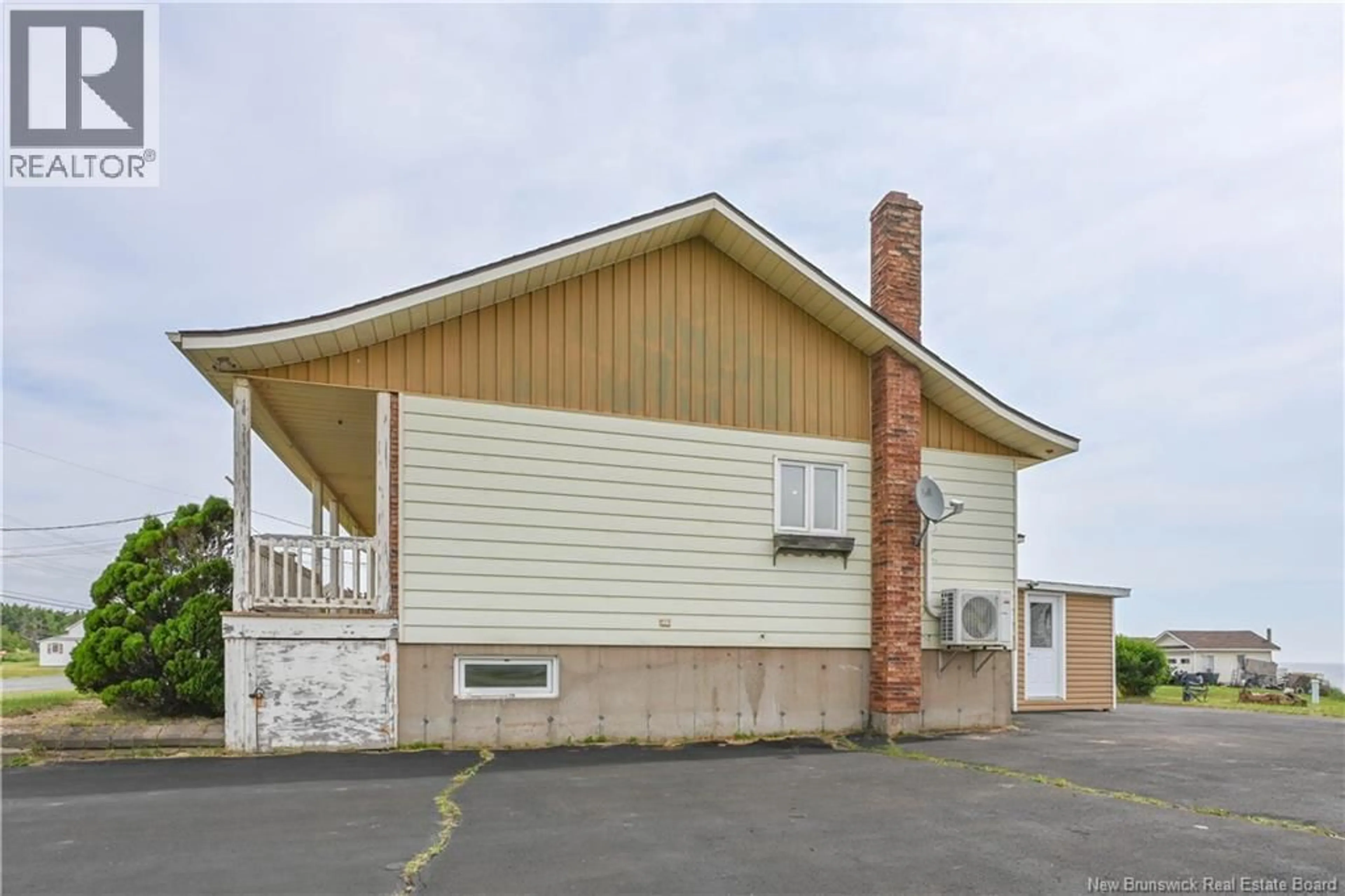 Home with vinyl exterior material, unknown for 33 PAULIN STREET, Saint-Marie-Saint-Raphaël New Brunswick E8T1T7