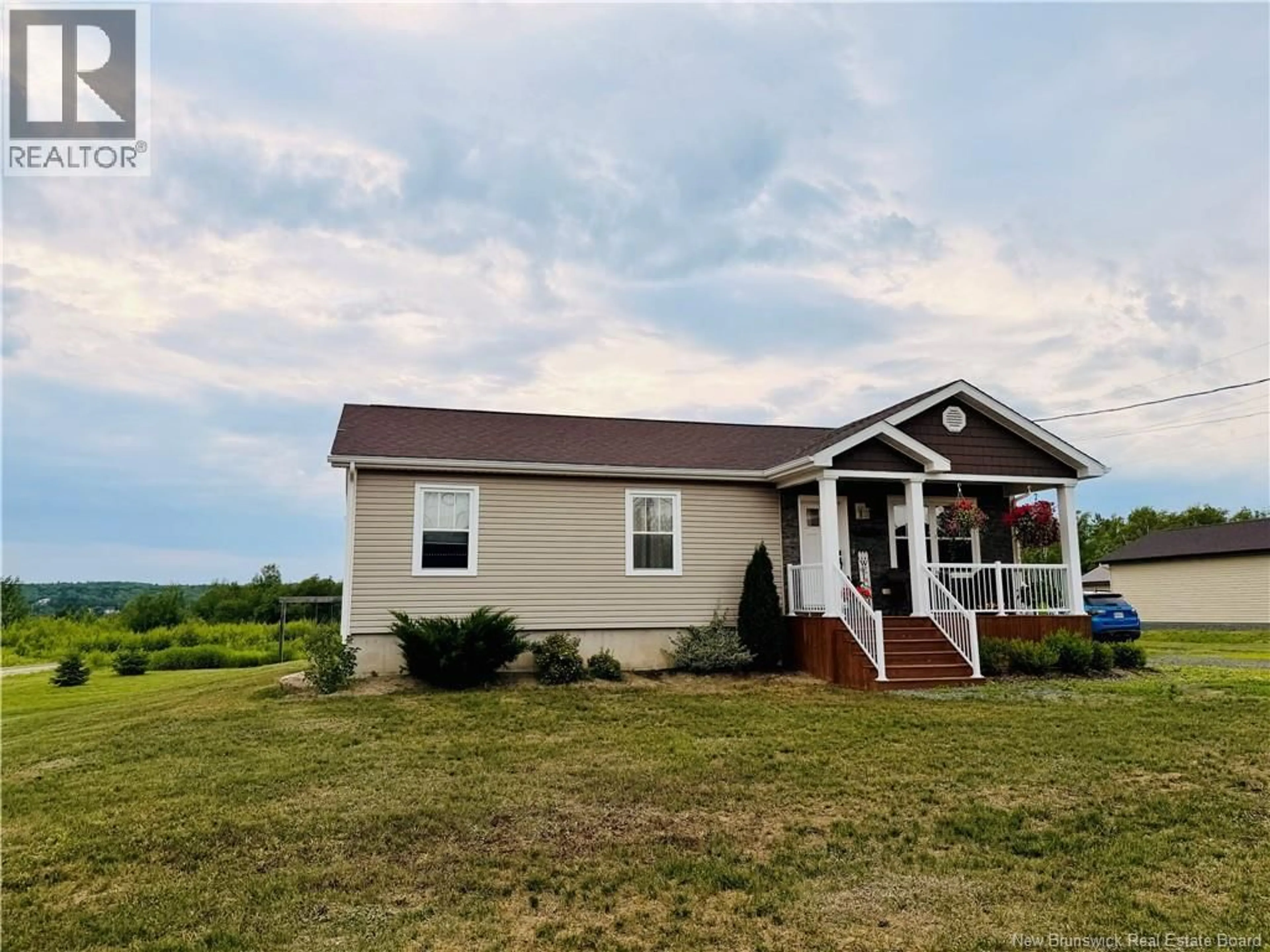 Home with vinyl exterior material, building for 597 WATER STREET, Miramichi New Brunswick E1N6W1
