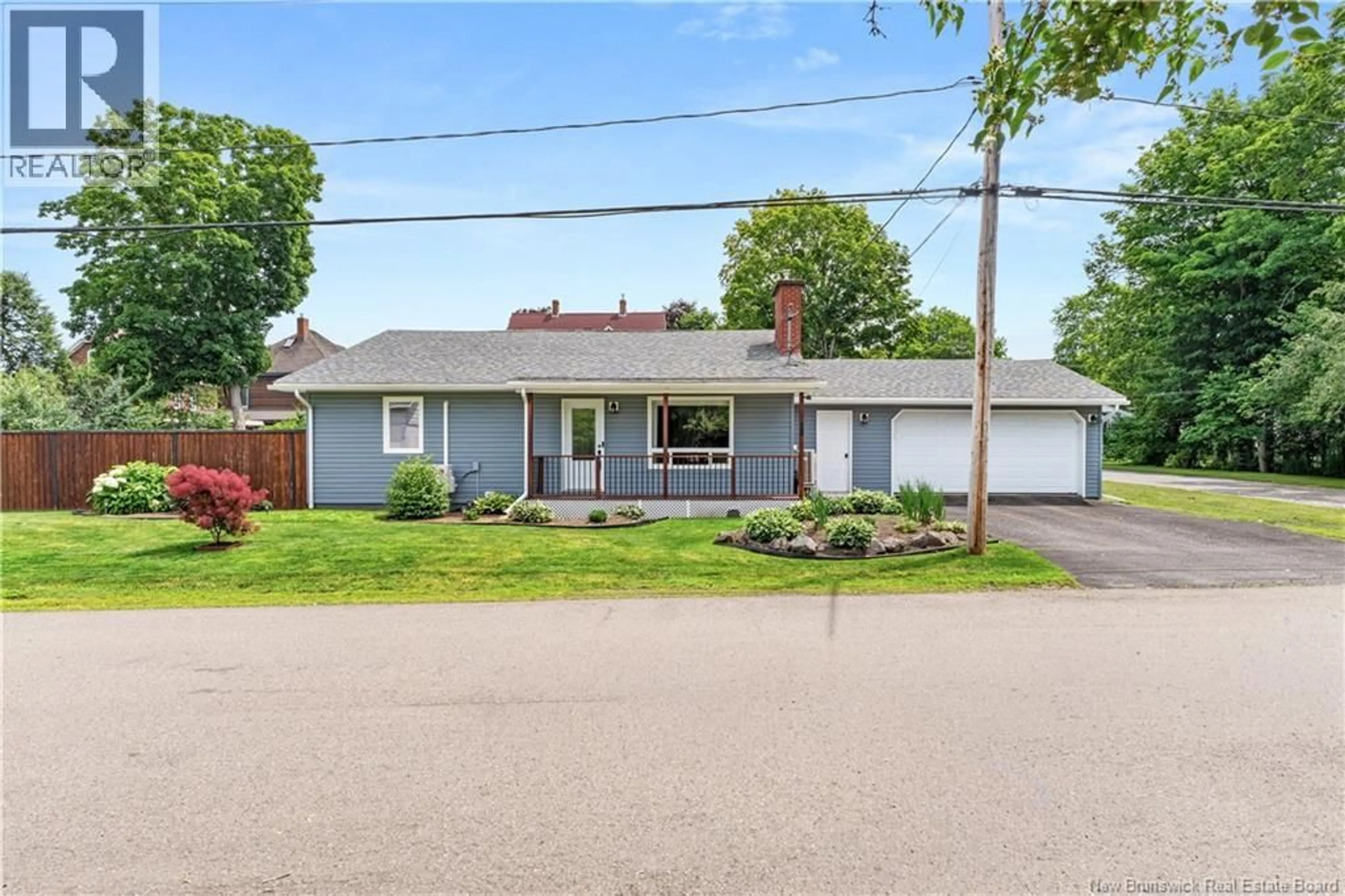 A pic from outside/outdoor area/front of a property/back of a property/a pic from drone, street for 28 LOWELL STREET, Sussex New Brunswick E4E1Y4