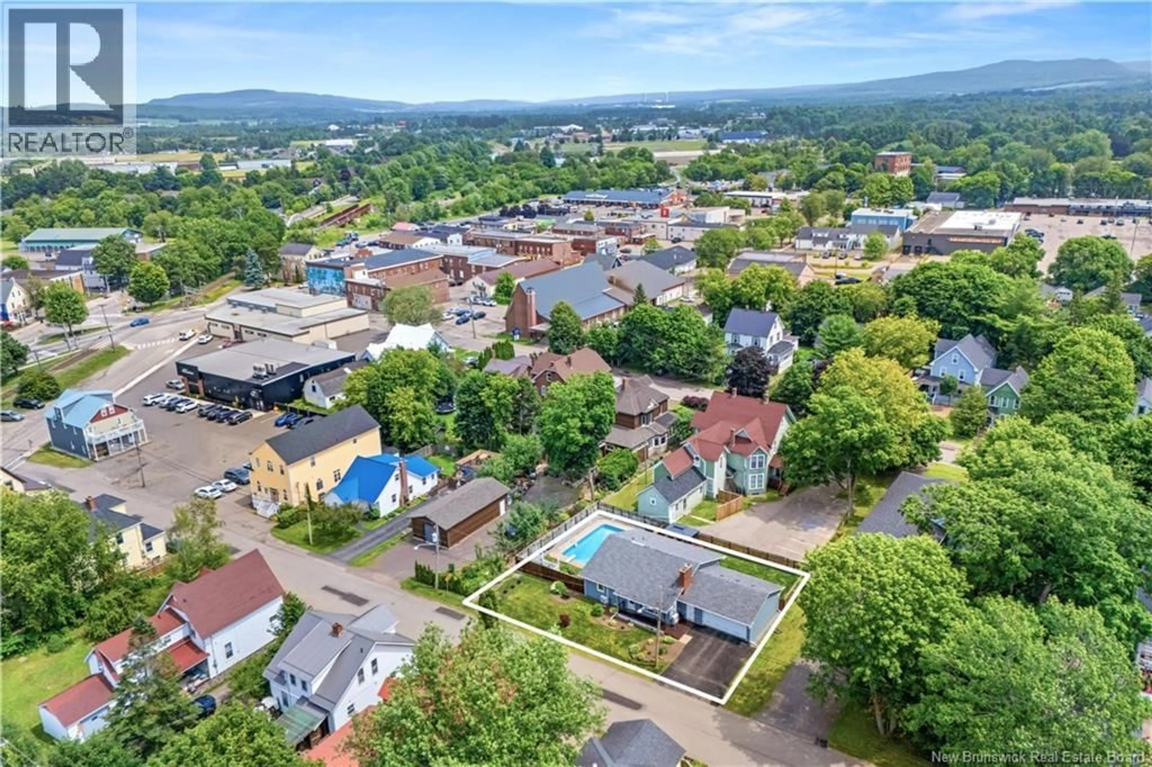A pic from outside/outdoor area/front of a property/back of a property/a pic from drone, unknown for 28 LOWELL STREET, Sussex New Brunswick E4E1Y4