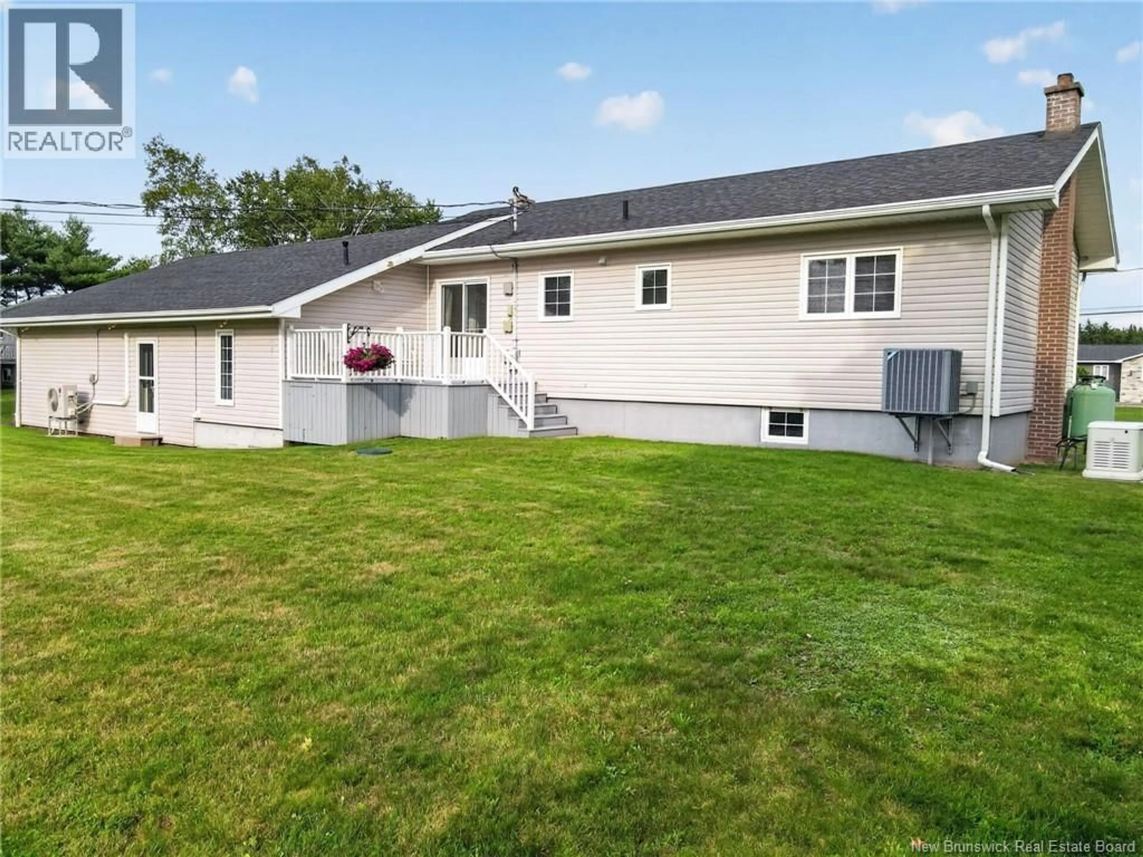 Home with vinyl exterior material, unknown for 6 PAUL STREET, Grand-Barachois New Brunswick E4P7V5