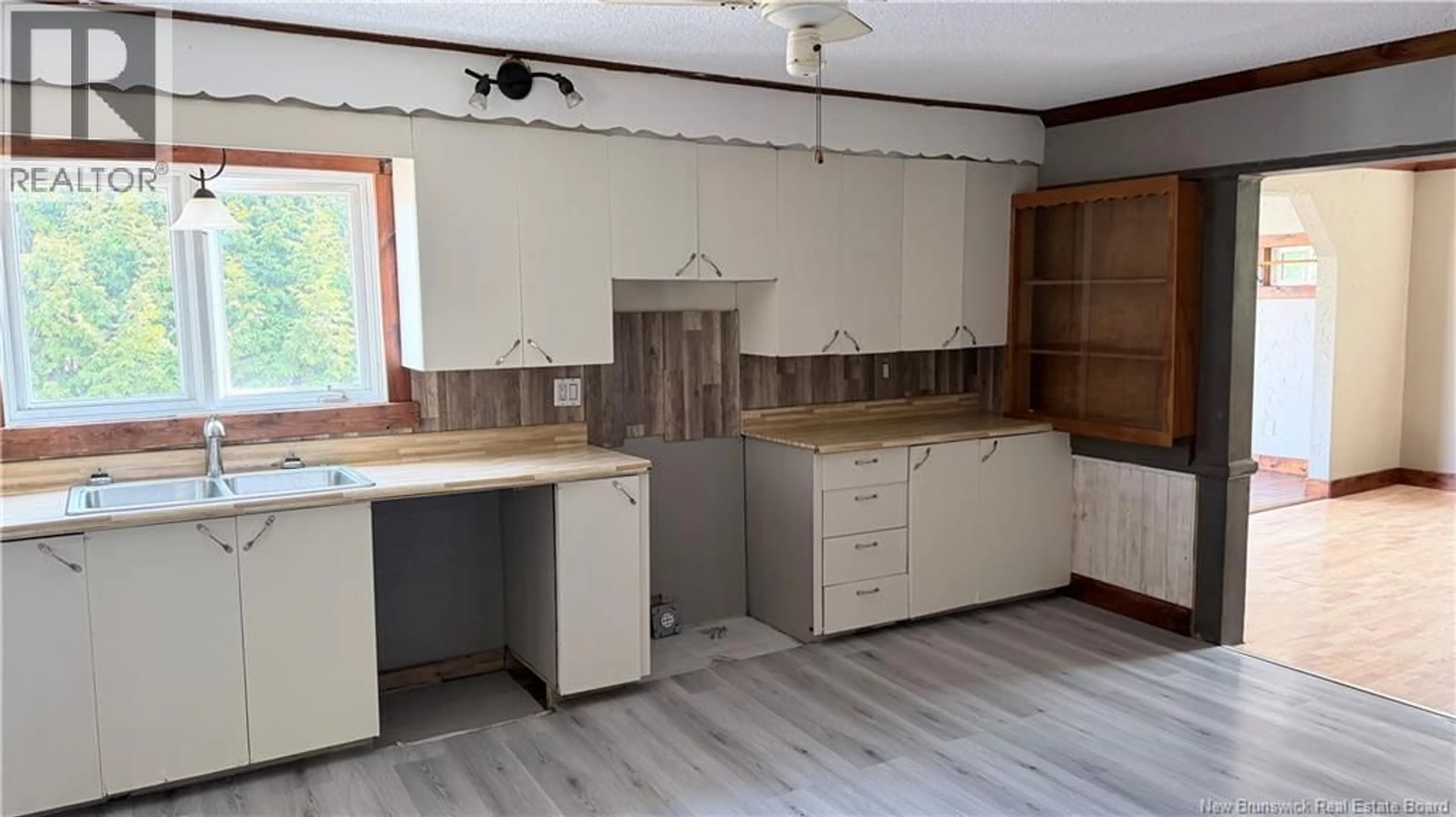 Standard kitchen, wood/laminate floor for 5005 ROUTE 103, Hillandale New Brunswick E7H3P9