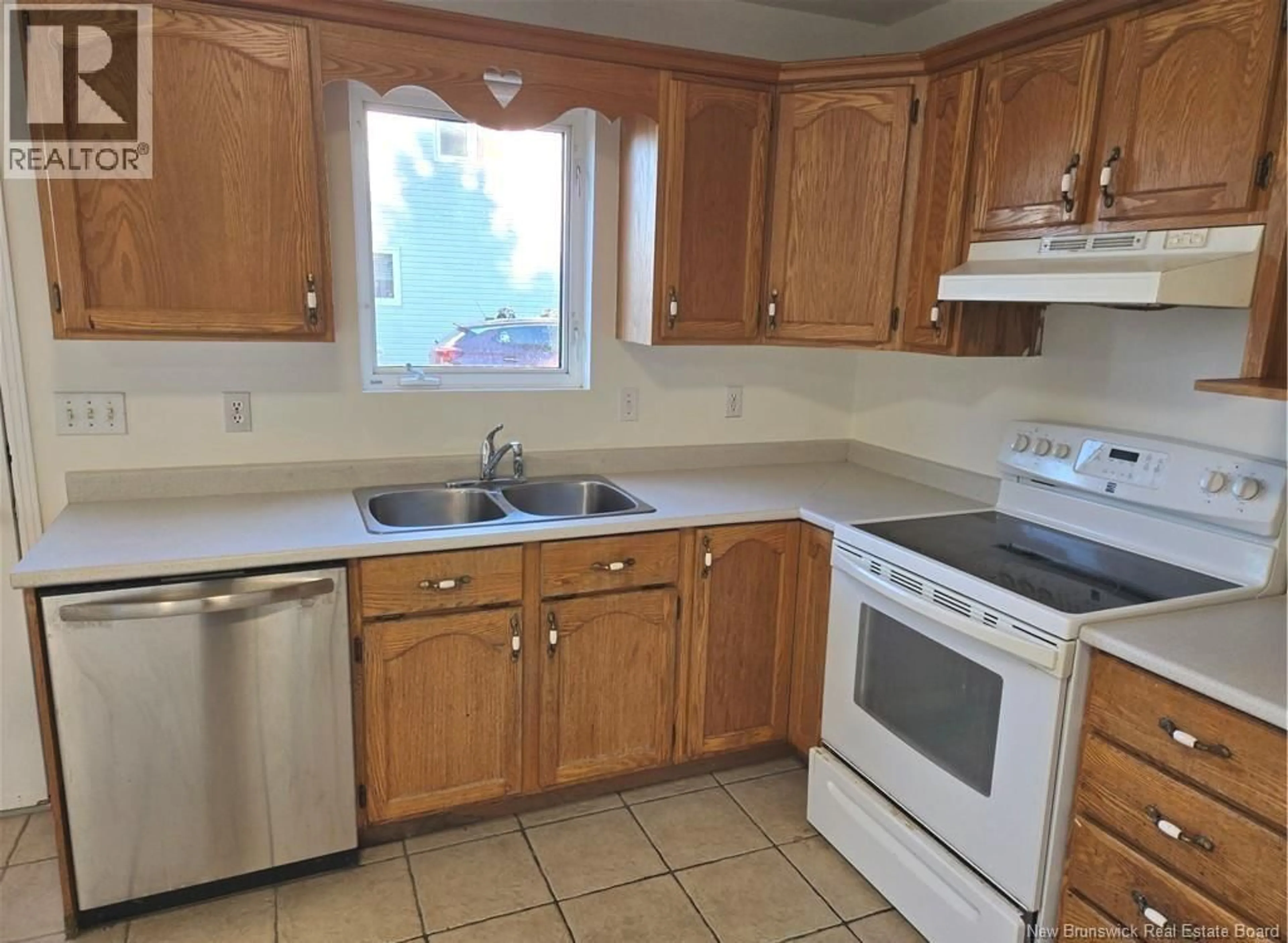 Standard kitchen, unknown for 78 PALISADE DRIVE, Moncton New Brunswick E1A5K2
