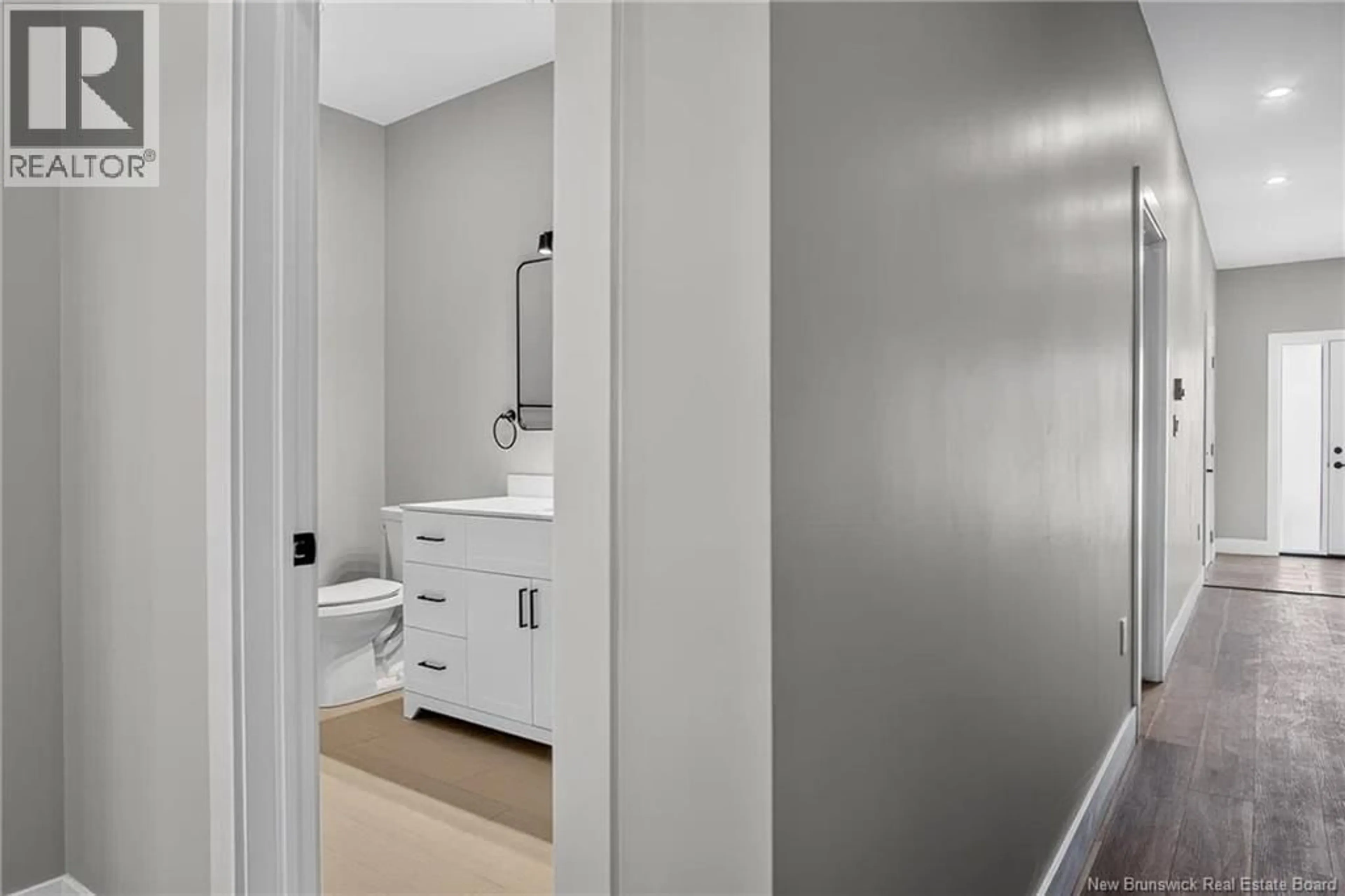 Standard bathroom, unknown for B OAKHILL CRESCENT, Saint John New Brunswick E2J4M4
