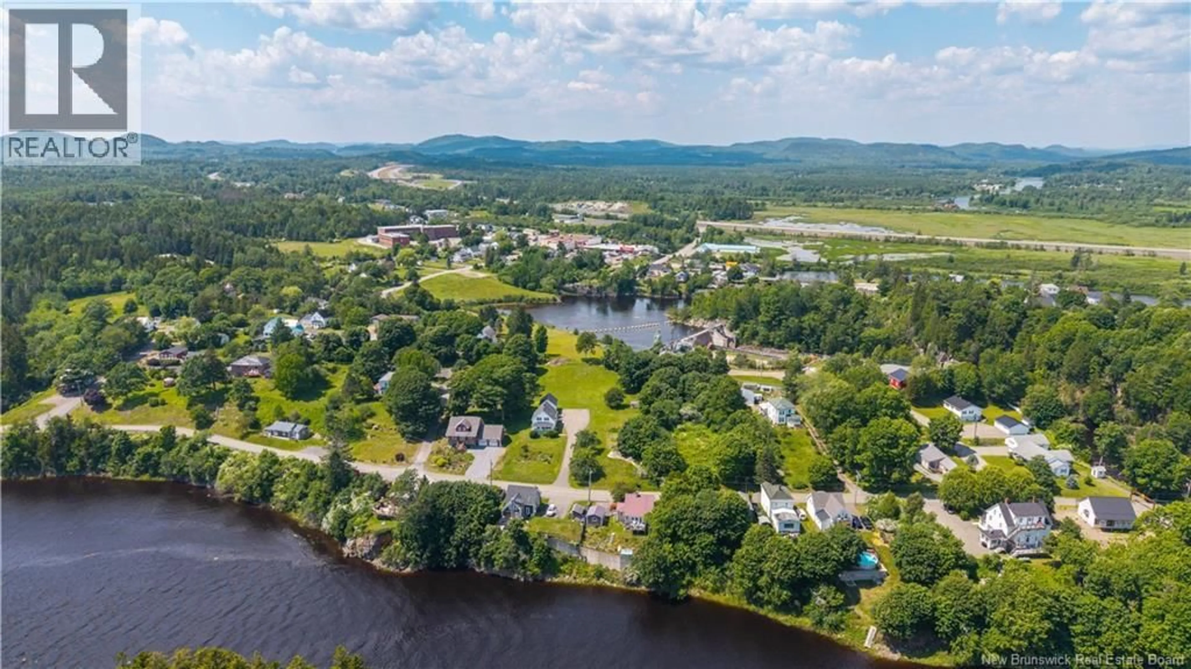 A pic from outside/outdoor area/front of a property/back of a property/a pic from drone, water/lake/river/ocean view for 29 SOUTH STREET, St George New Brunswick E5C3P6