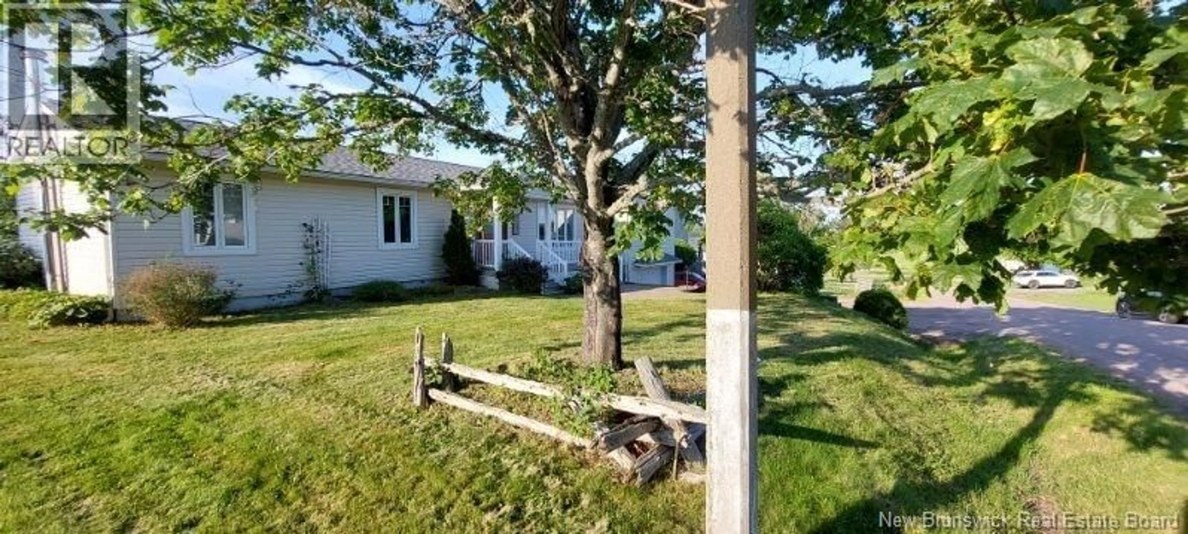 A pic from outside/outdoor area/front of a property/back of a property/a pic from drone, street for 105 ARTHUR STREET, Memramcook New Brunswick E4K1Z7