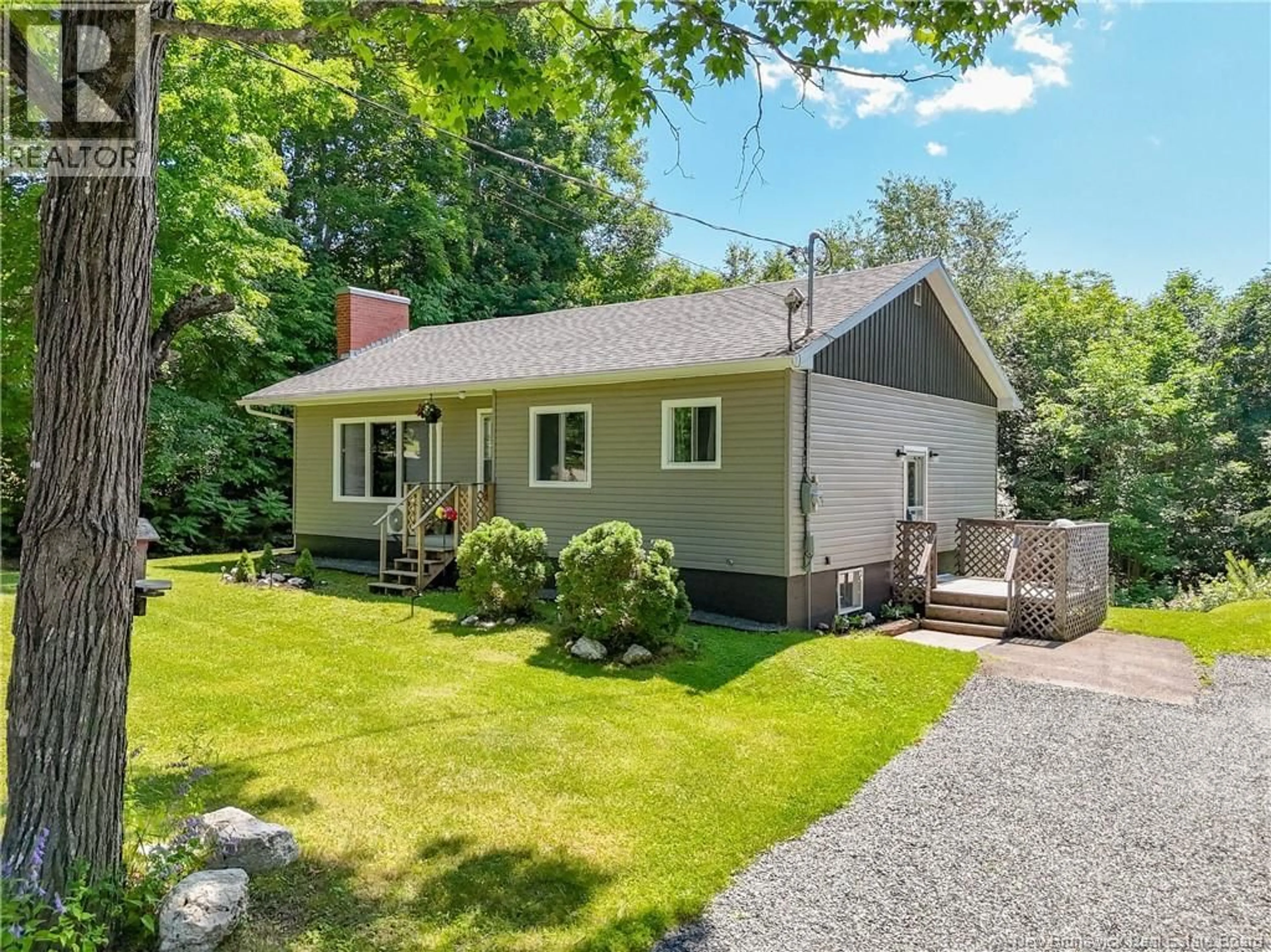 Home with vinyl exterior material, street for 116 HOSPITAL STREET, Bath New Brunswick E7J1C1