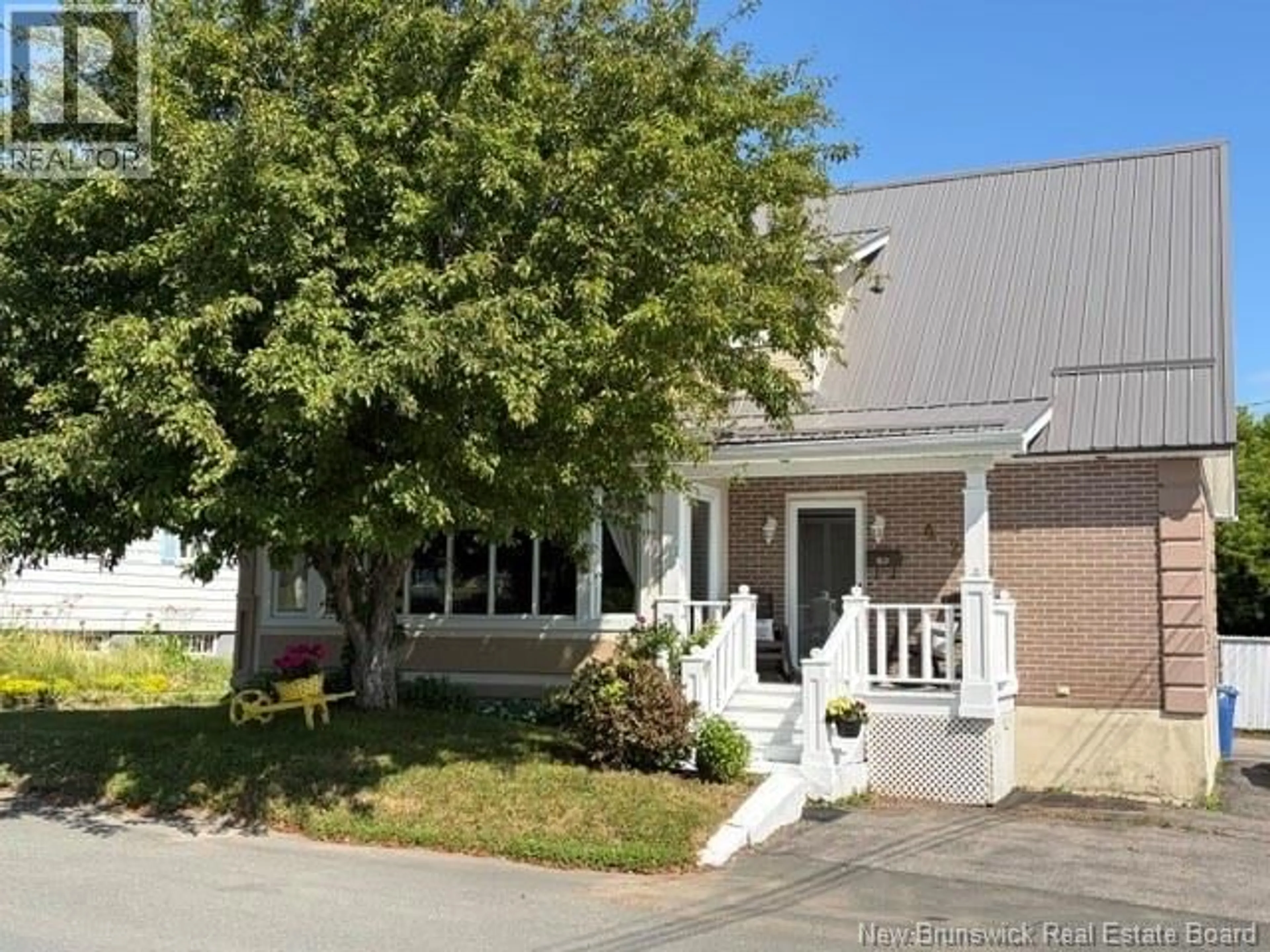 Unknown for 424 GOLF STREET, Bathurst New Brunswick E2A2K5