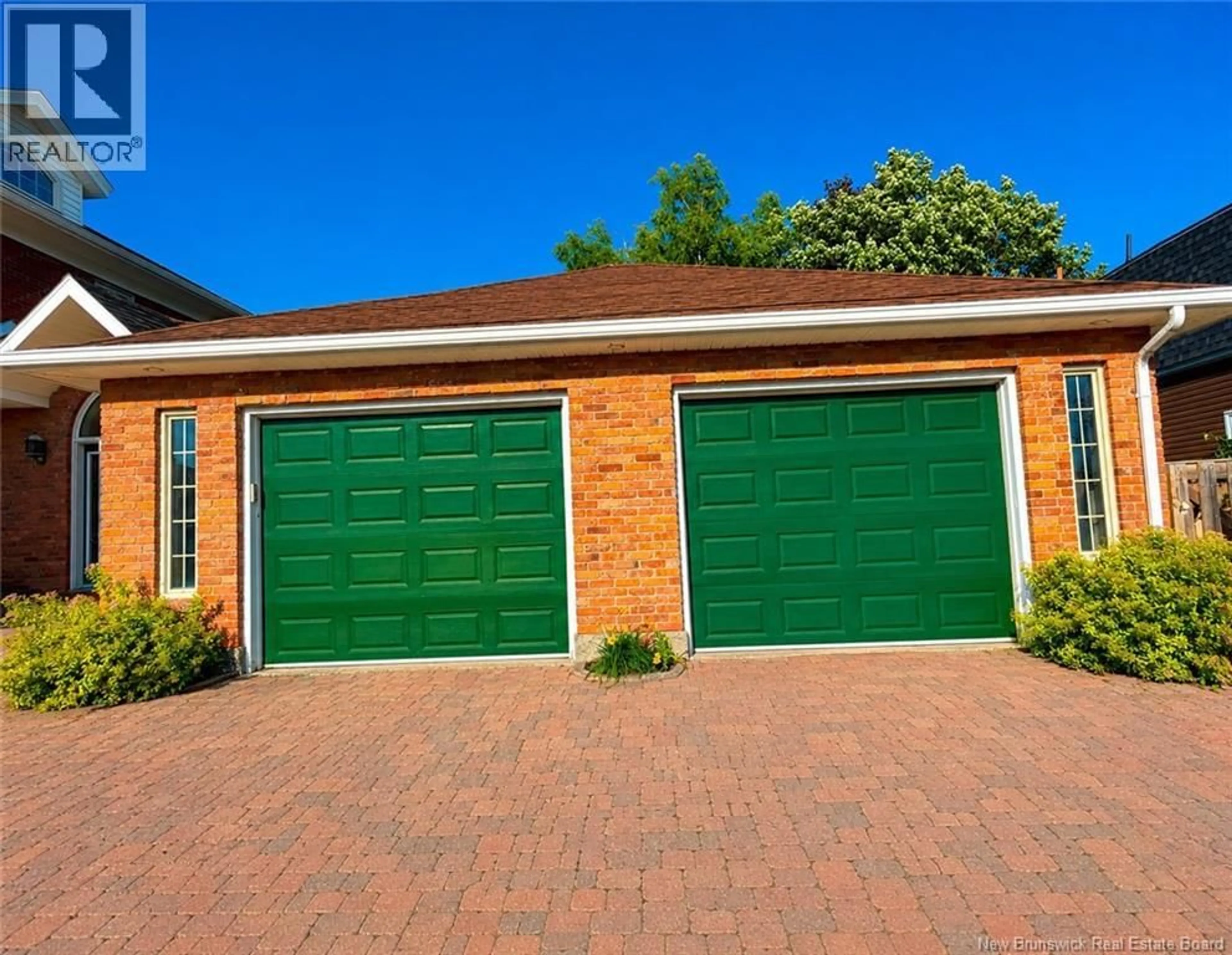 Indoor garage for 102 ST GEORGE, Bathurst New Brunswick E2A1B5