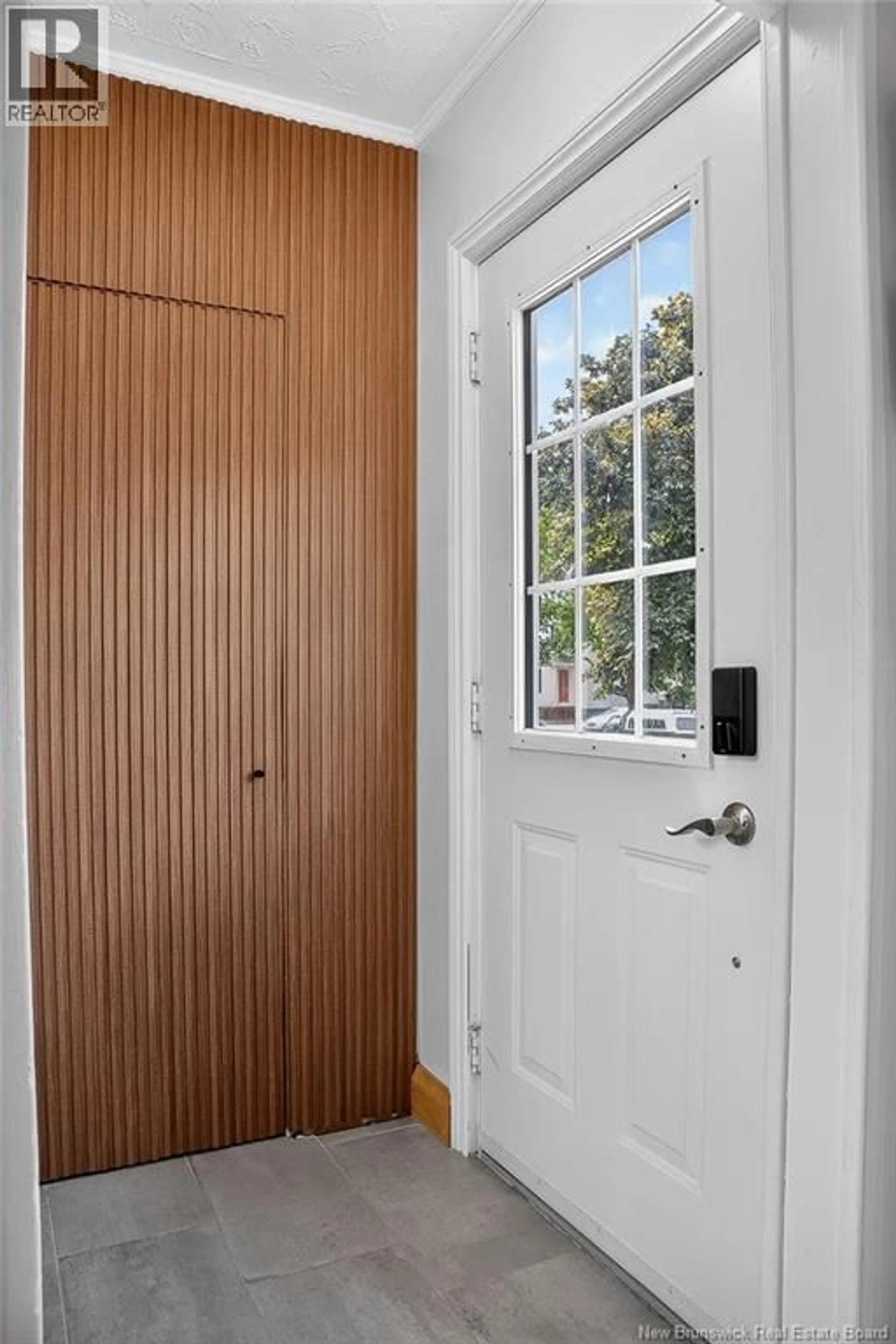 Indoor entryway for 433 ARGYLE STREET, Saint John New Brunswick E2M3A8